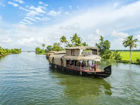 Une maison flottante sur les backwaters du Kerala