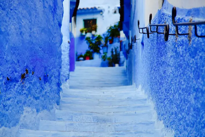 Photo : Zarouri Hicham / Unsplash Une ruelle bleue de Chefchaouen
