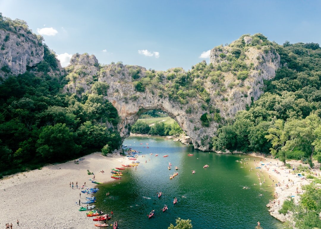 Aventure Solo en Ardèche: Nature, Rivières et Villages de Caractère