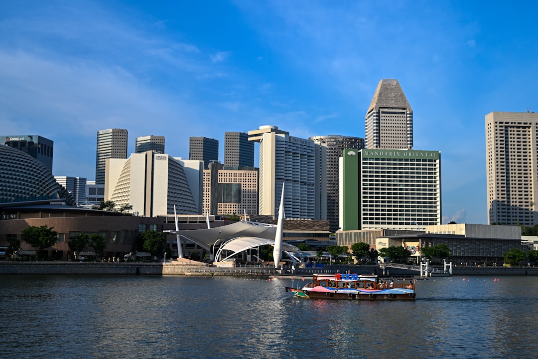 Marina Bay Sands et skyline de Singapour de nuit