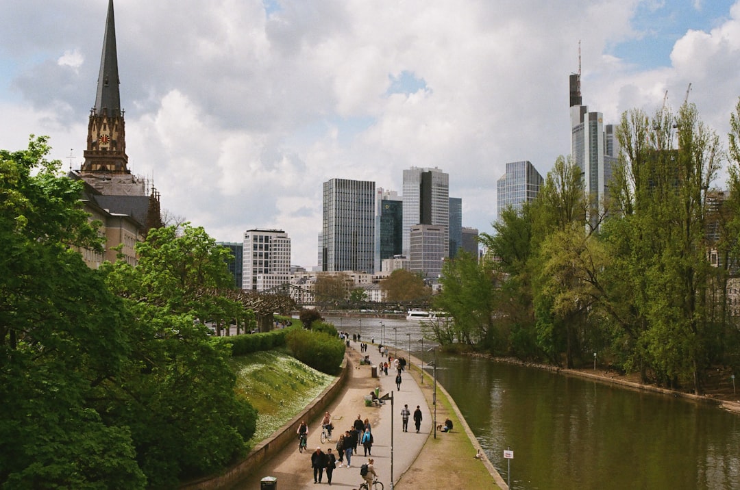 Skyline financier de Francfort avec gratte-ciels