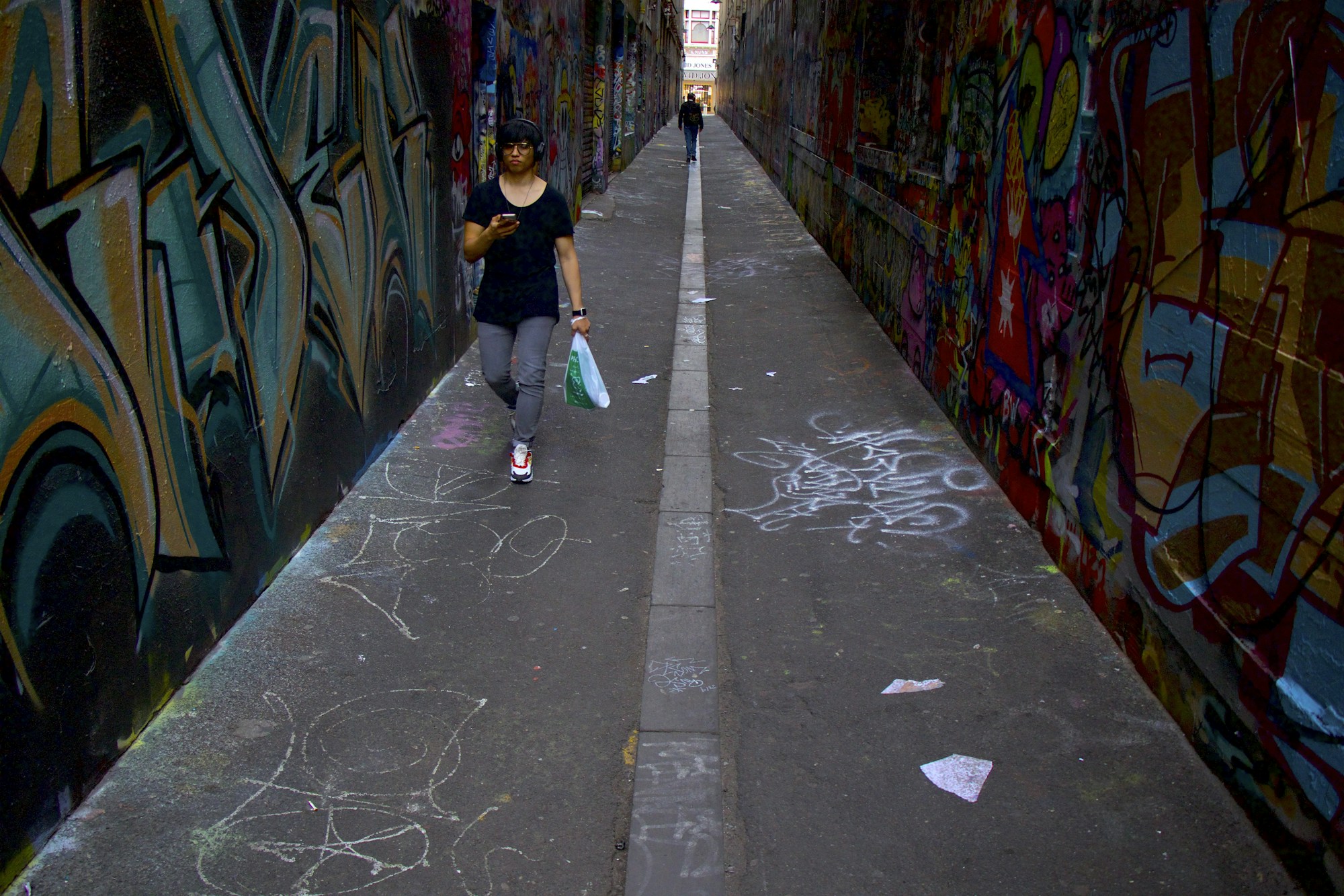 Ruelles artistiques de Melbourne avec street art coloré et graffitis