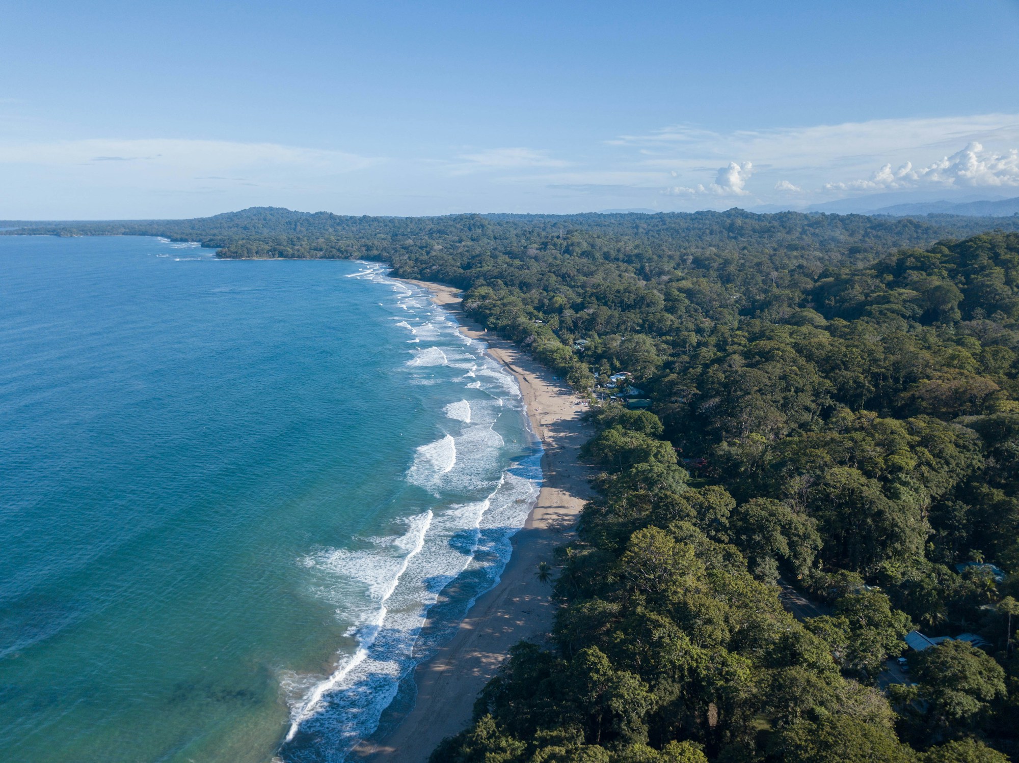 Spiaggia di Puerto Viejo, Cocles, costa Caraibica del Costa Rica — spiaggia tropicale selvaggia