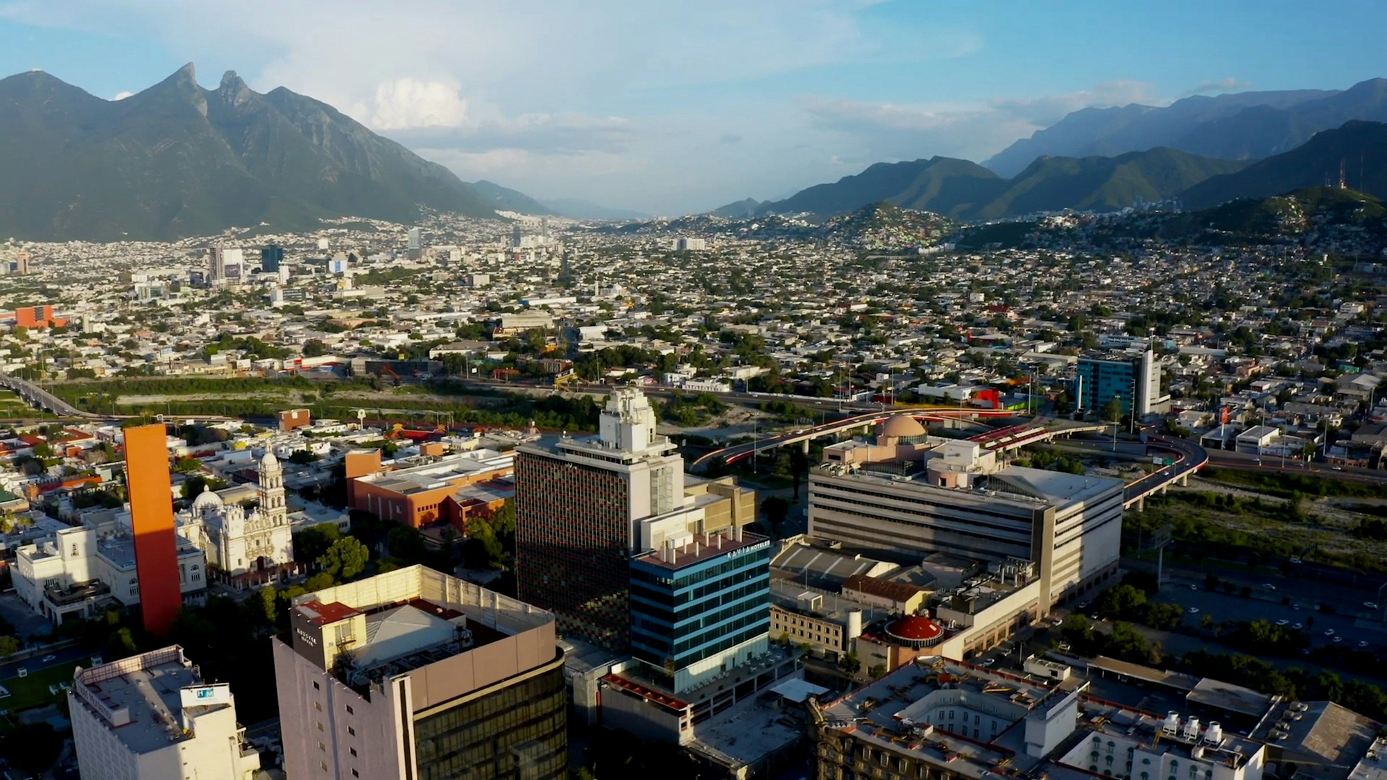 Vue de Monterrey au Mexique avec les montagnes en arrière-plan