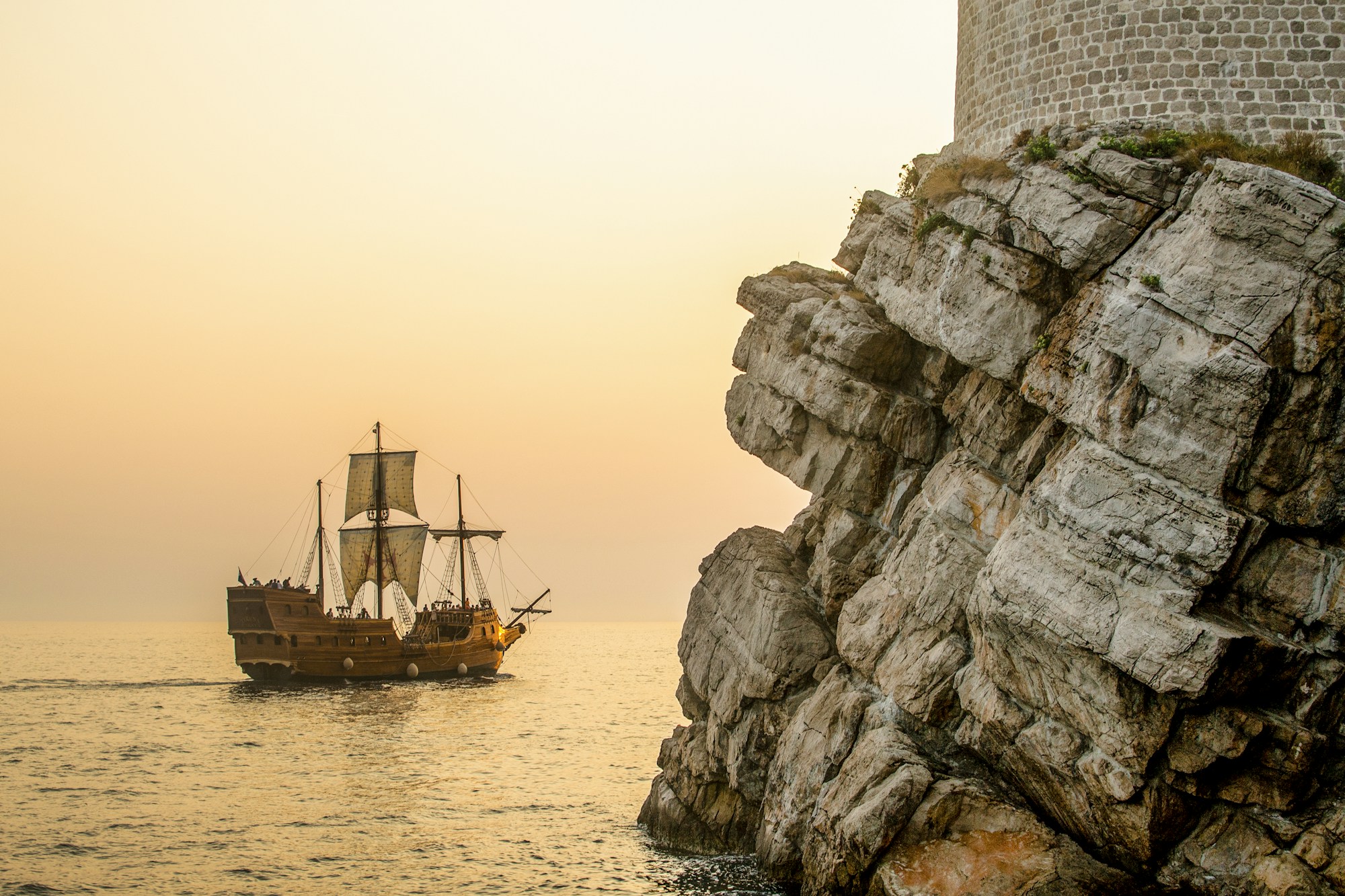 Voilier traditionnel sur la côte dalmate en Croatie