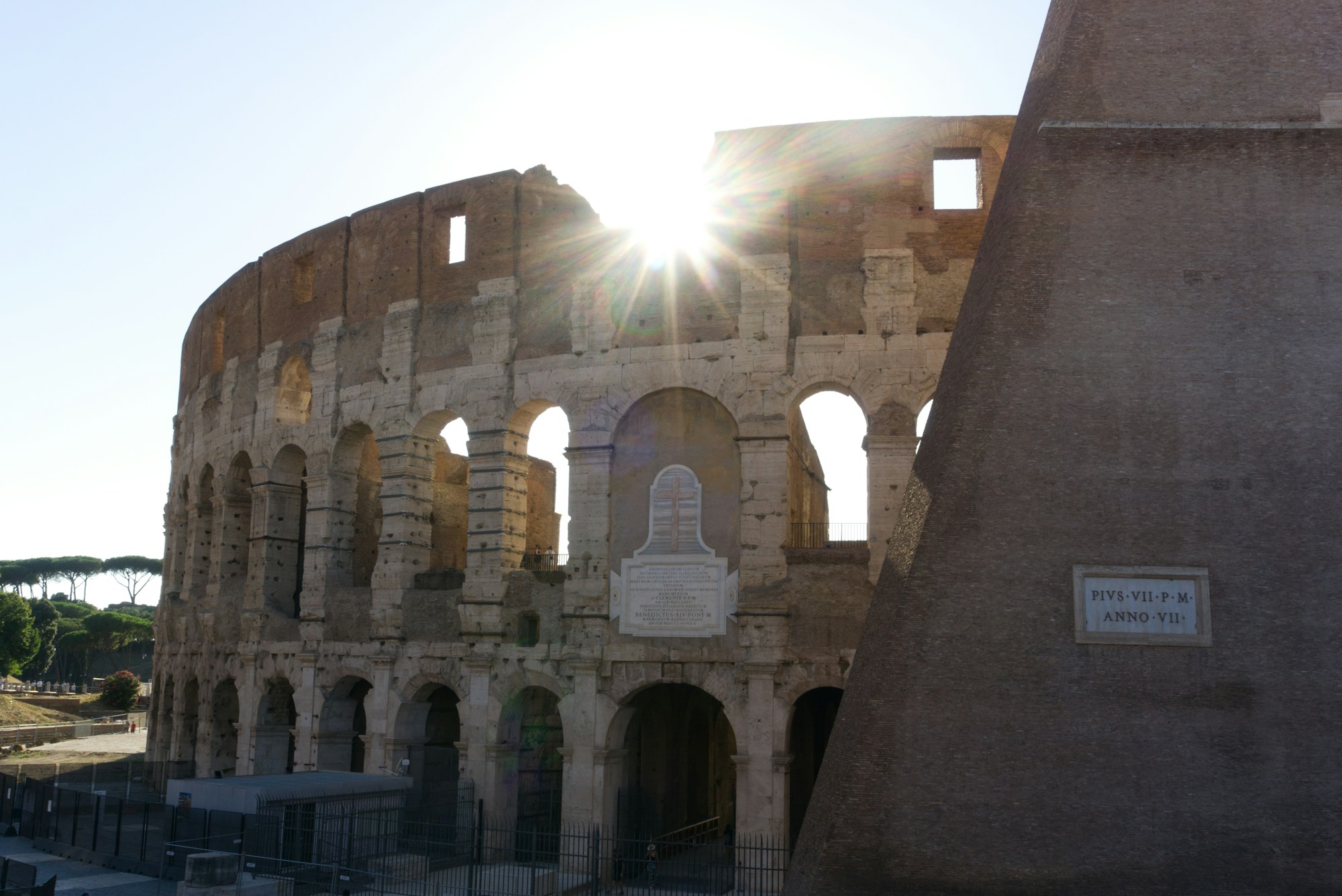 Das Kolosseum in Rom bei Sonnenuntergang, ikonisches Wahrzeichen