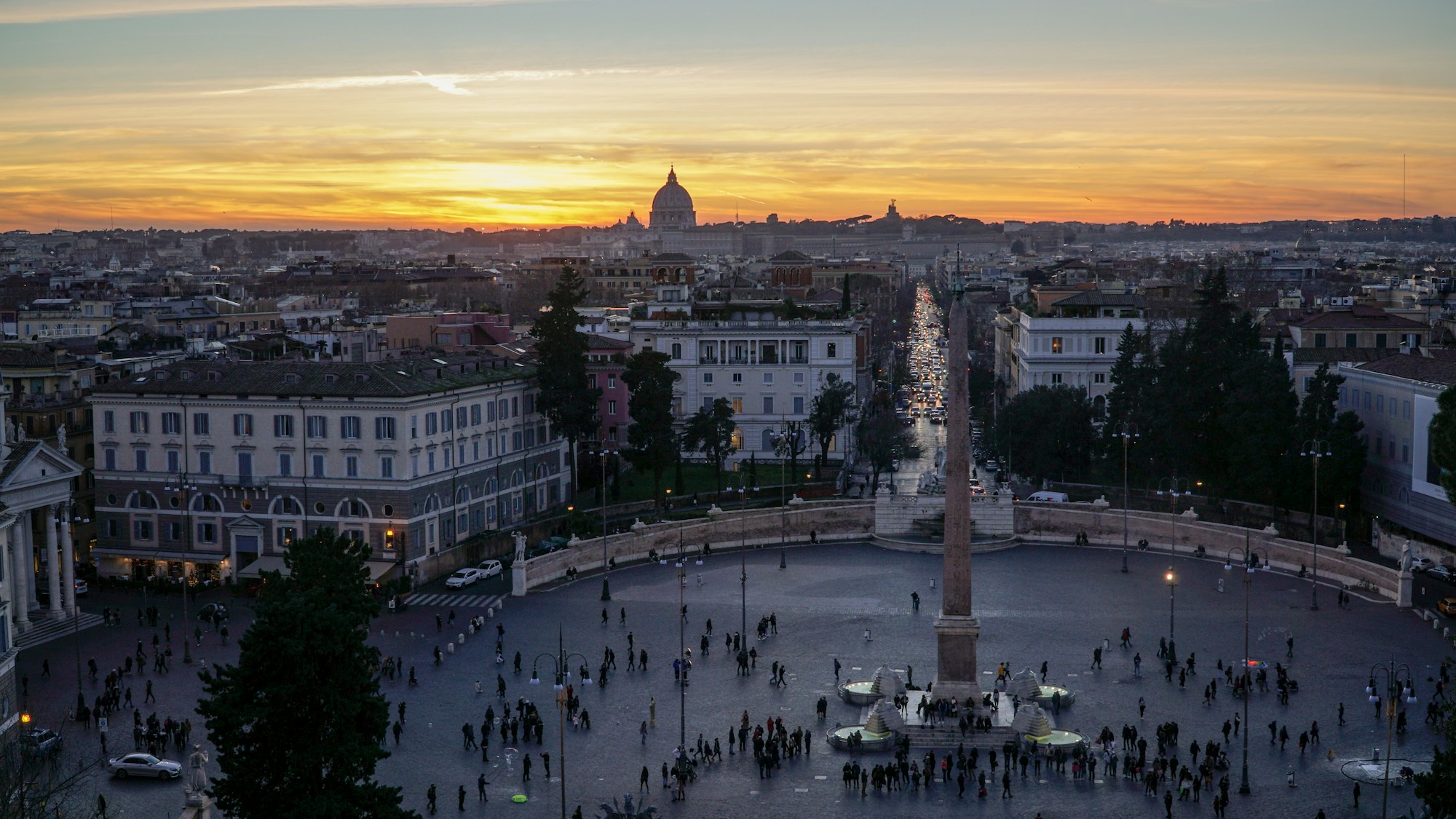 Piazza del Popolo in Rom von oben gesehen, neben dem Hotel de Russie