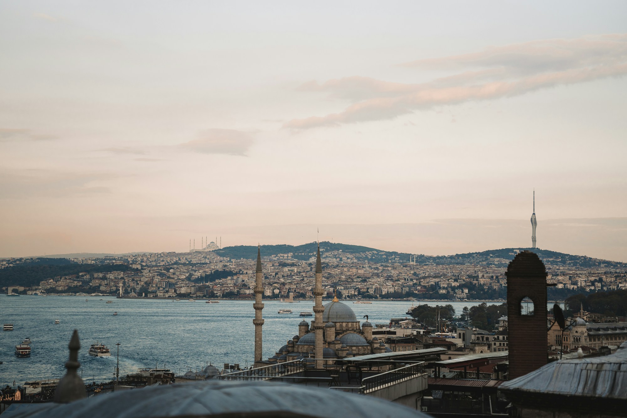 Vue du skyline d'Istanbul avec les mosquées et le Bosphore