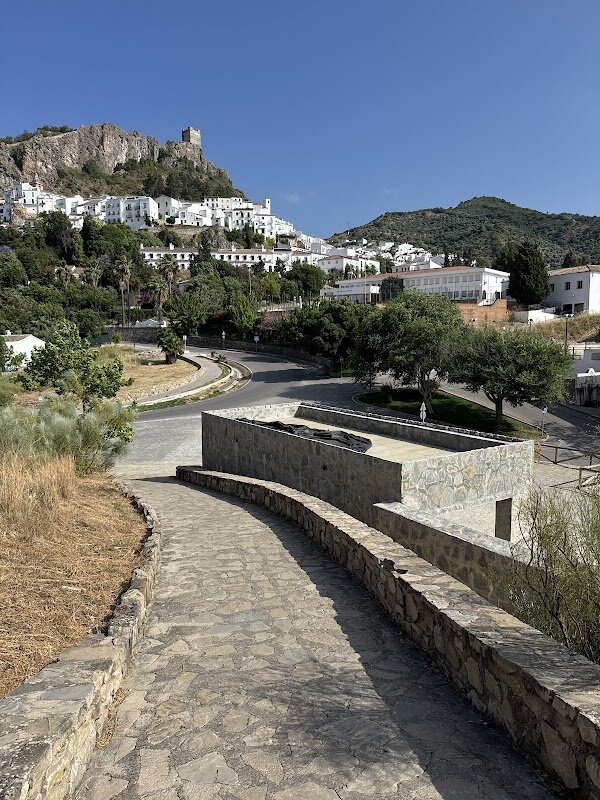 Área de Autocaravanas Zahara de la Sierra – Zahara de la Sierra - Parking Mirador (photo 1)