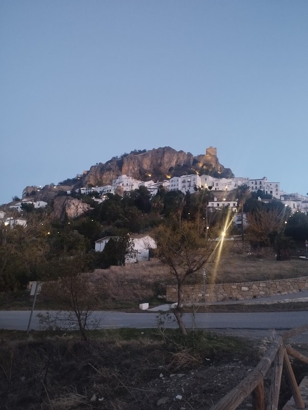 Área de Autocaravanas Zahara de la Sierra – Zahara de la Sierra - Parking Mirador (photo 3)