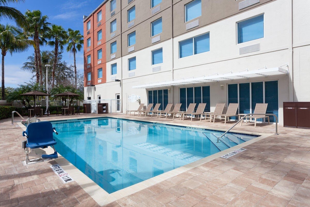 HOLIDAY INN EXP AIRPORT CRUISE by IHG – Fort Lauderdale, Floride, États-Unis (photo 1)