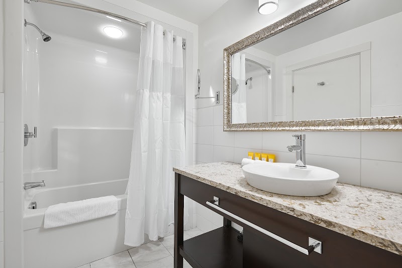 Hotel Rialto – 1450 Douglas Street, Victoria, BC V8W 2G1 (photo 3)