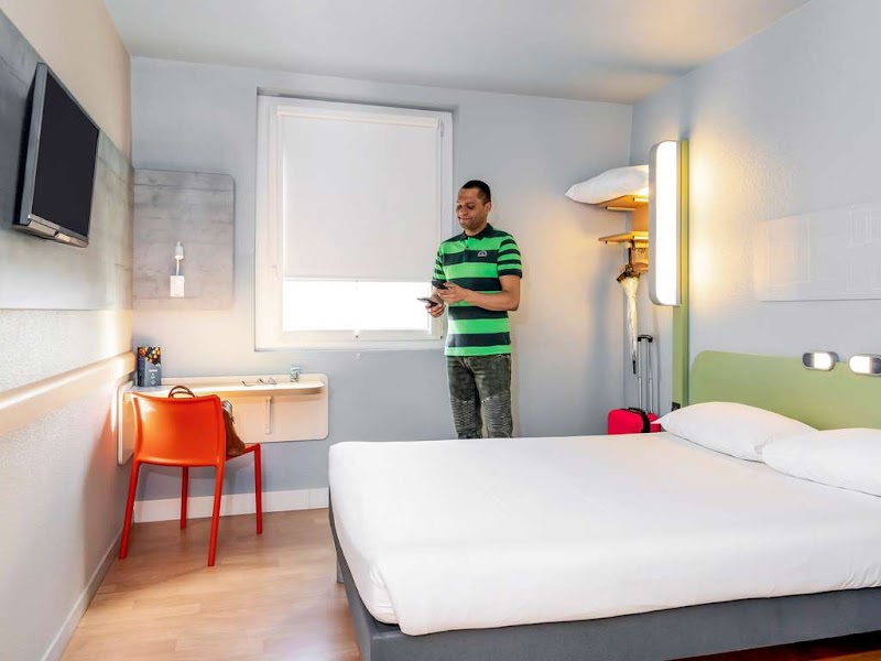 Ibis Budget Paris Porte de Vanves – 25 Rue Raymond Lefebvre, 92170 Vanves, France (photo 2)