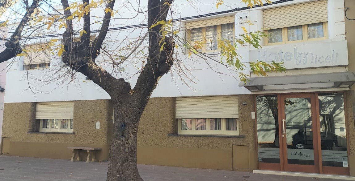 Hotel Plaza Bragado – Belgrano 40, Bragado, Buenos Aires, Argentine (photo 1)