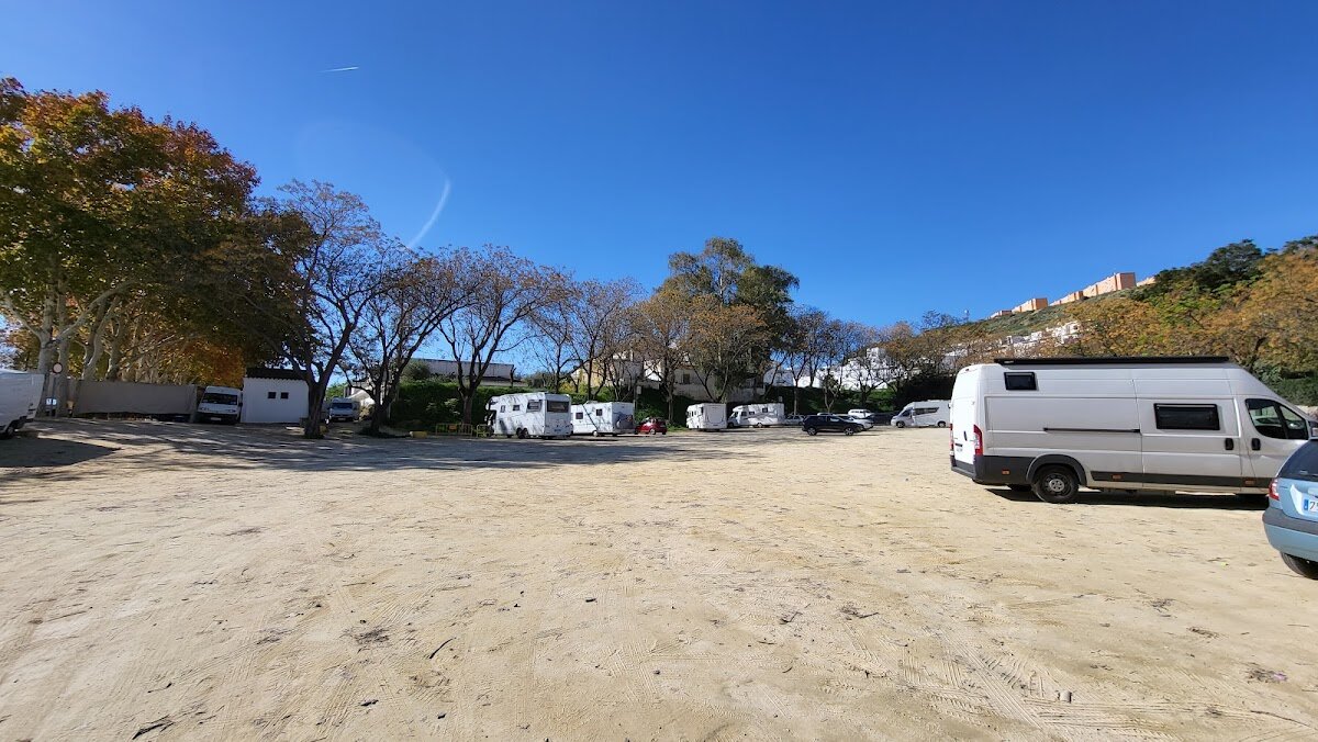 Parking Autocaravanas Arcos de la Frontera – Arcos - Zone Centro Comercial (photo 1)