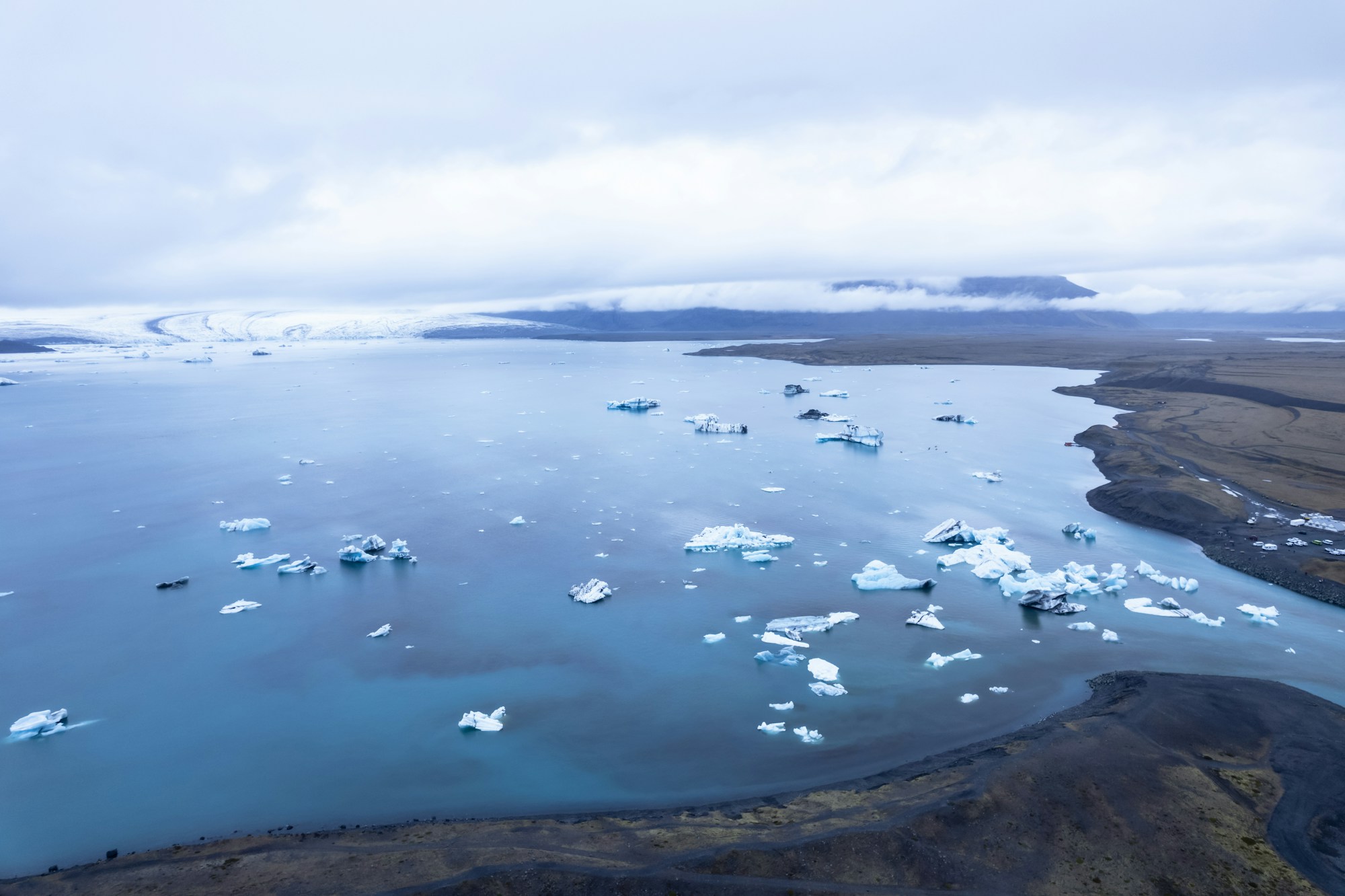 Iceberg galleggianti sulla laguna glaciale di Jökulsárlón