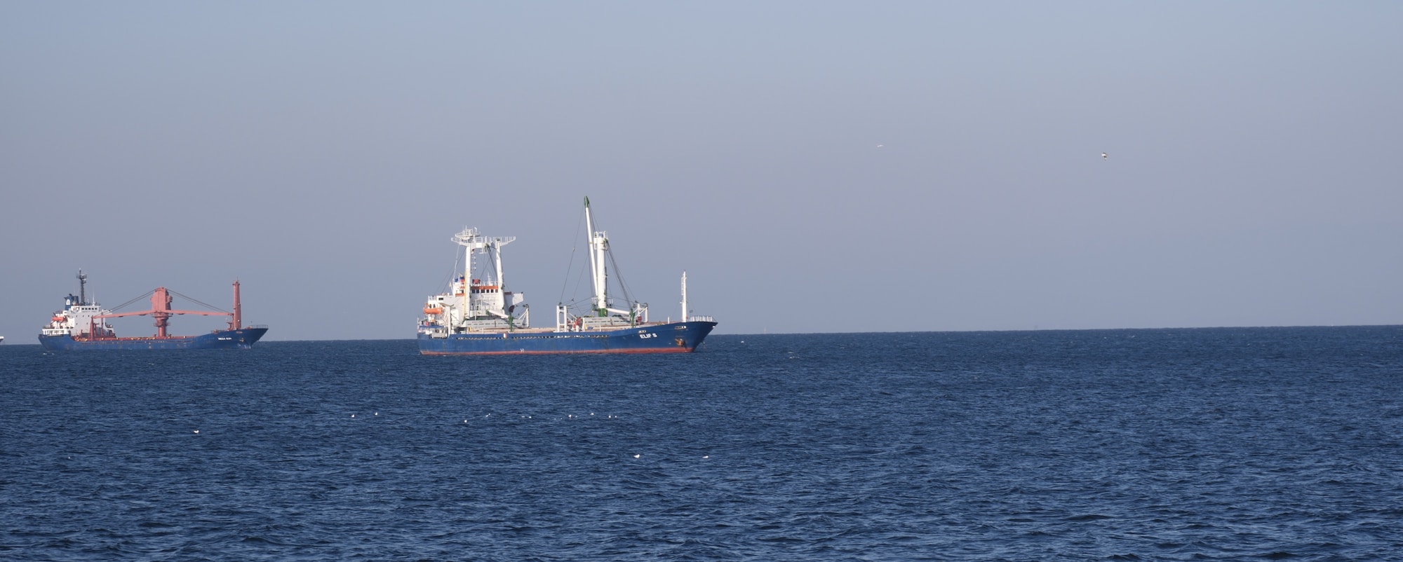 Port et vue maritime d'Izmir sur la côte égéenne de Turquie