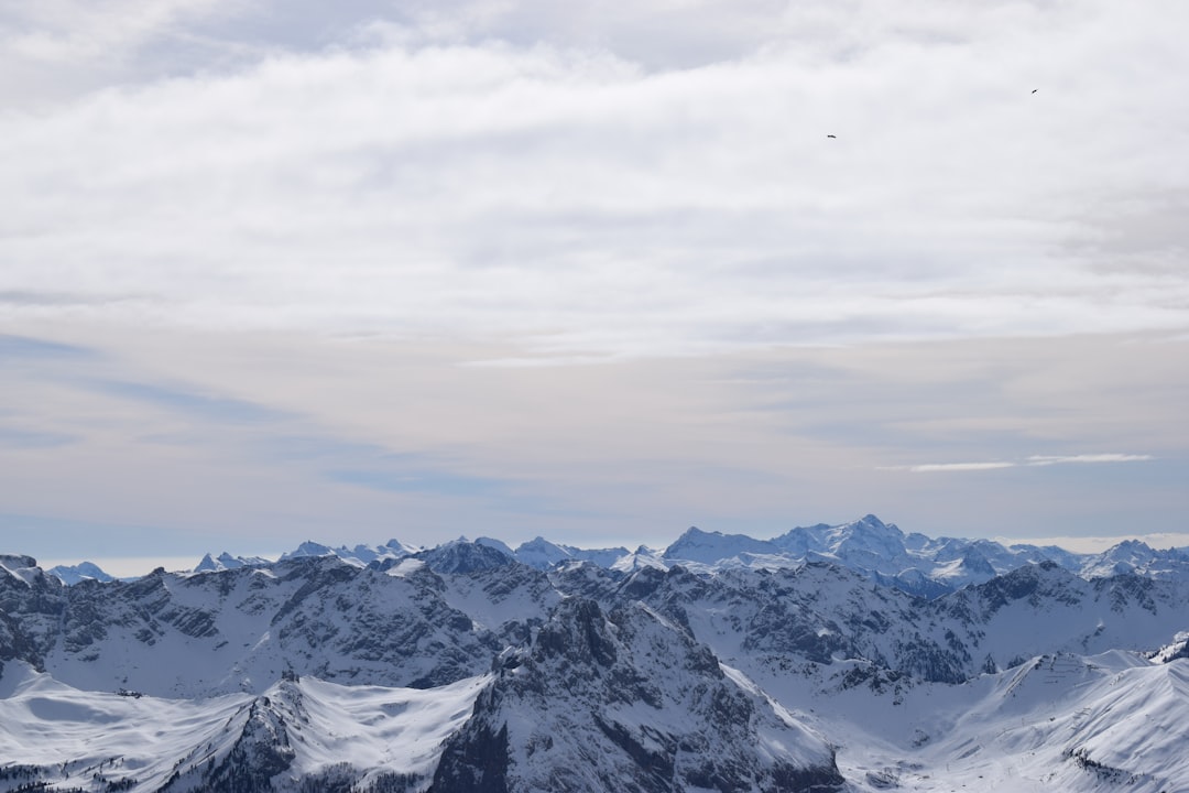 Panorama des Dolomites enneigées en hiver - JO Milan-Cortina 2026
