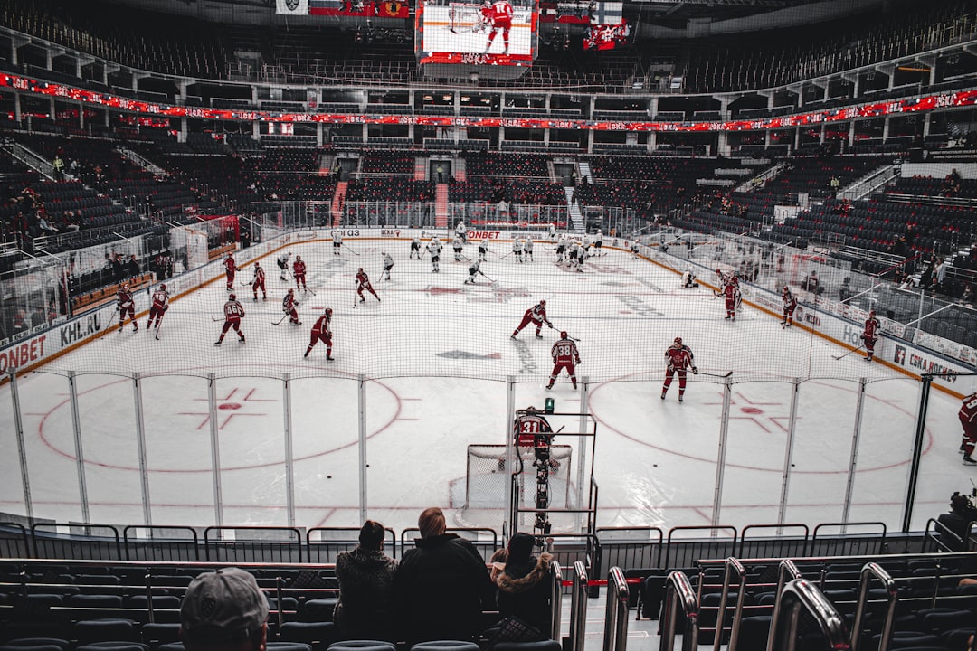 Match de hockey sur glace dans une arène olympique
