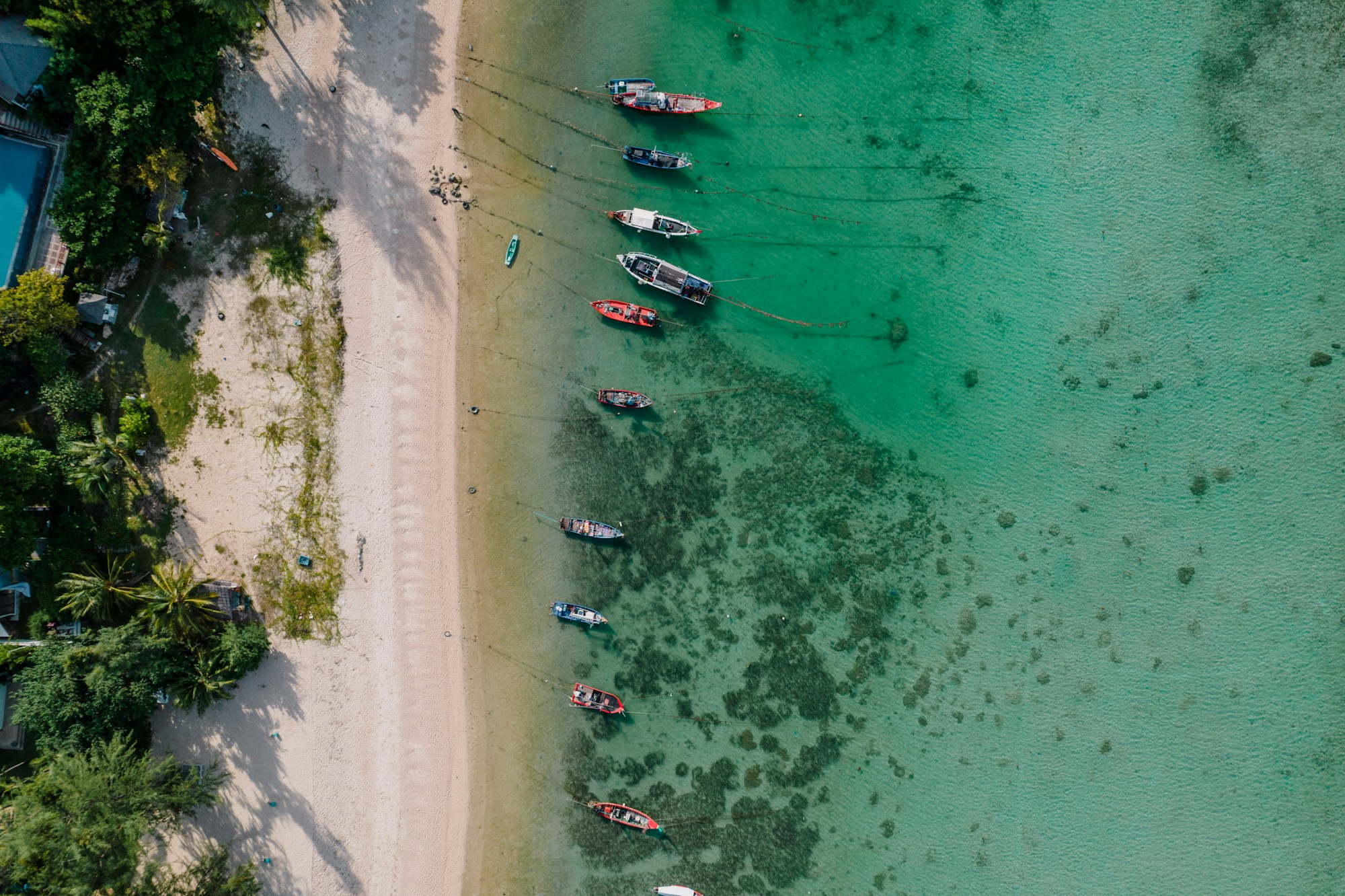 Aerial view of turquoise beaches in Koh Samui, Thailand, a top detox and wellness destination