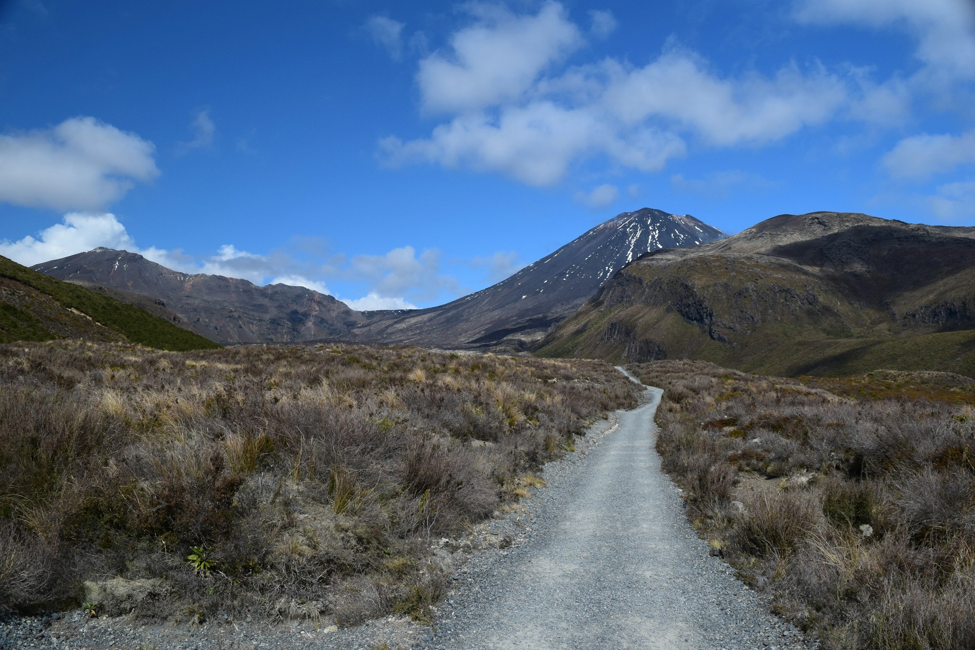 Chemin vers le volcan Tongariro en Nouvelle-Zélande, Mount Doom du Seigneur des Anneaux
