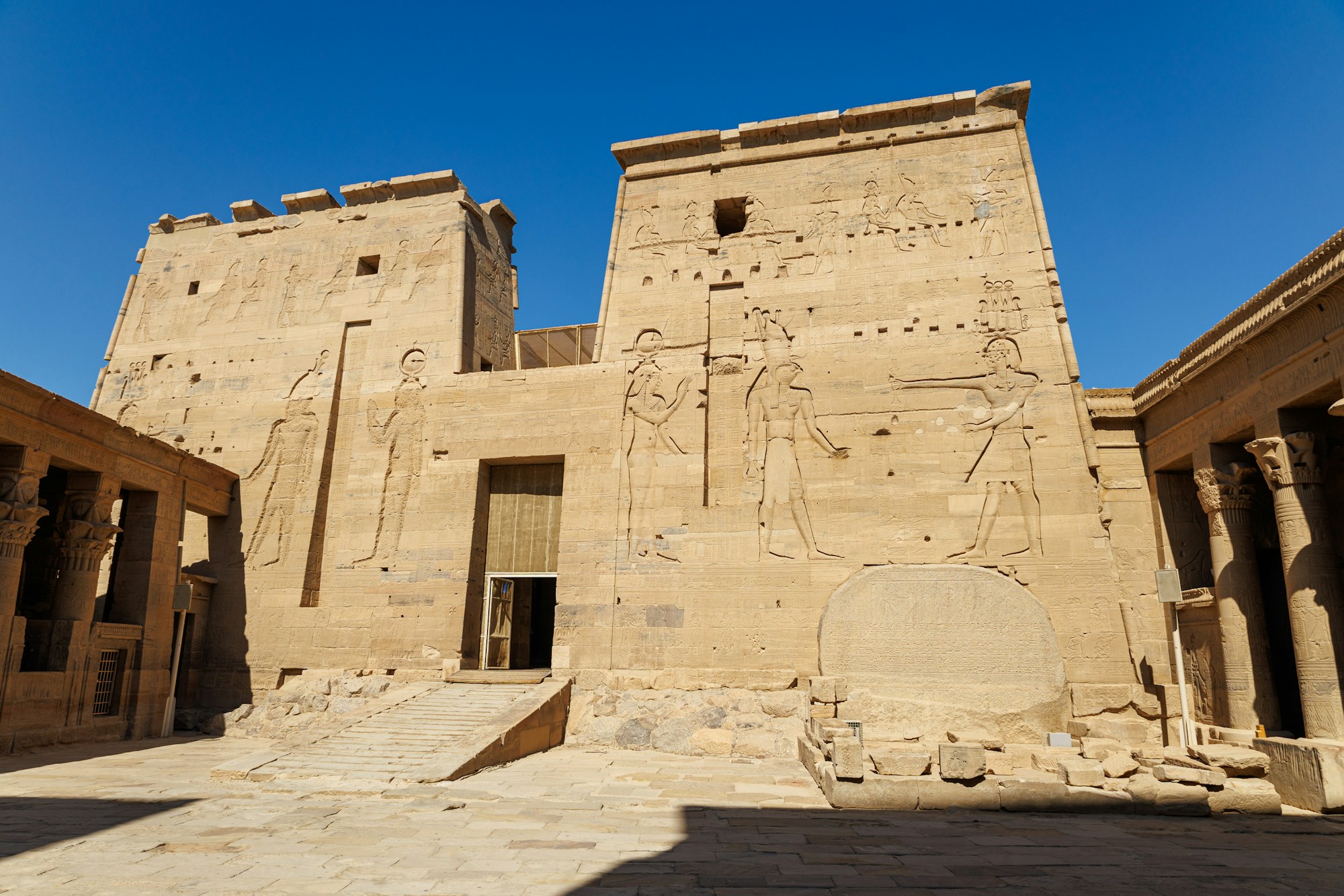 Egyptian temple with columns and hieroglyphs evoking the new Egypt zone at Parc Astérix