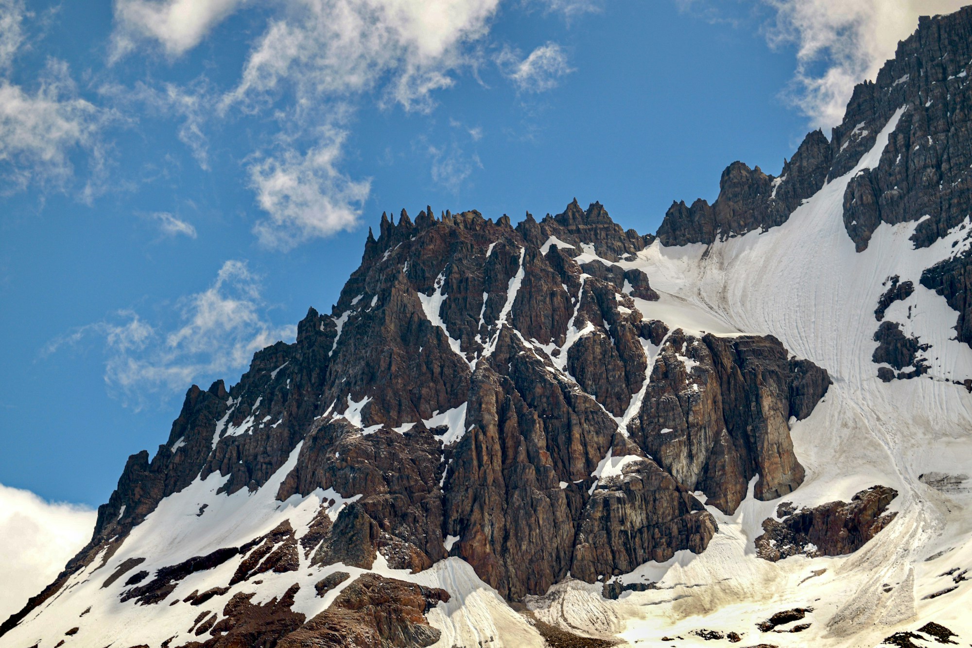 Le Cerro Castillo et ses aiguilles de basalte en Patagonie chilienne