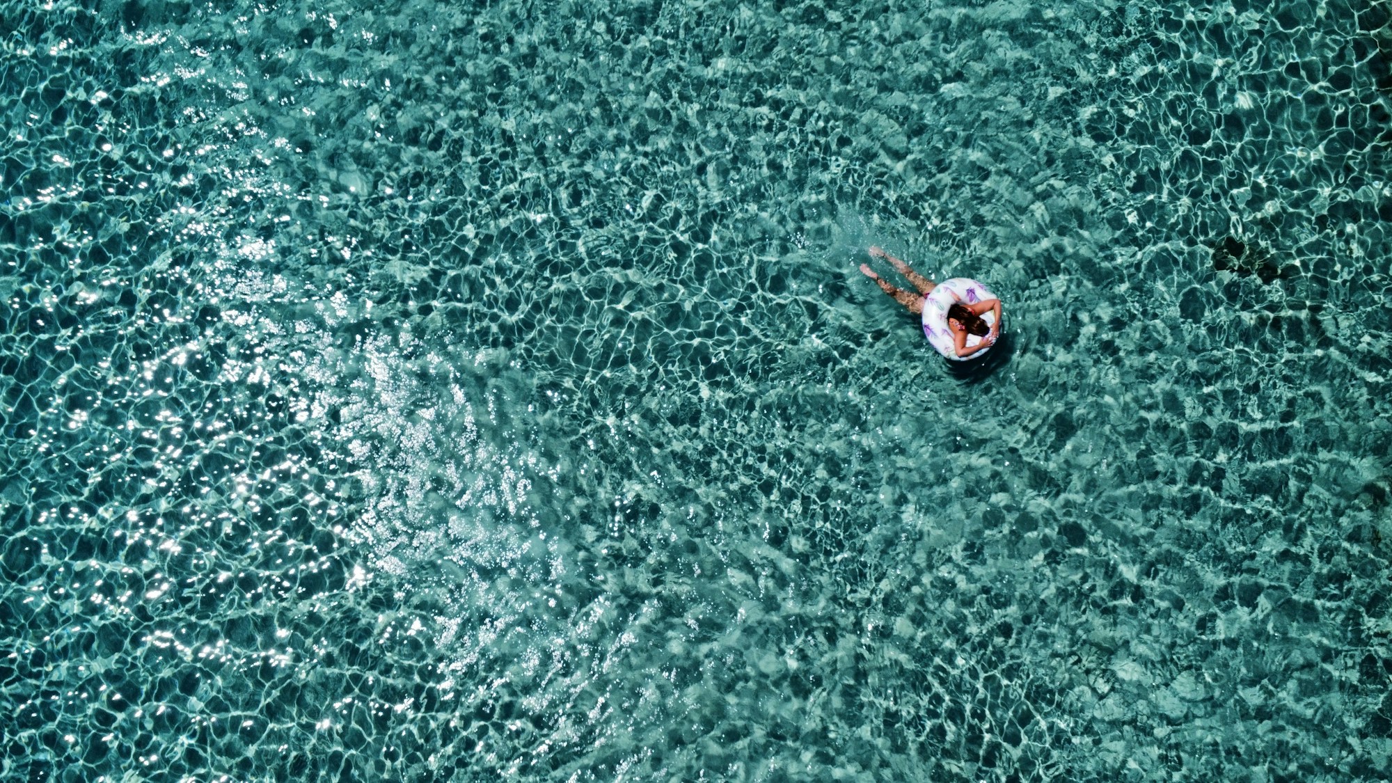 Plage et eaux cristallines du Péloponnèse en Grèce