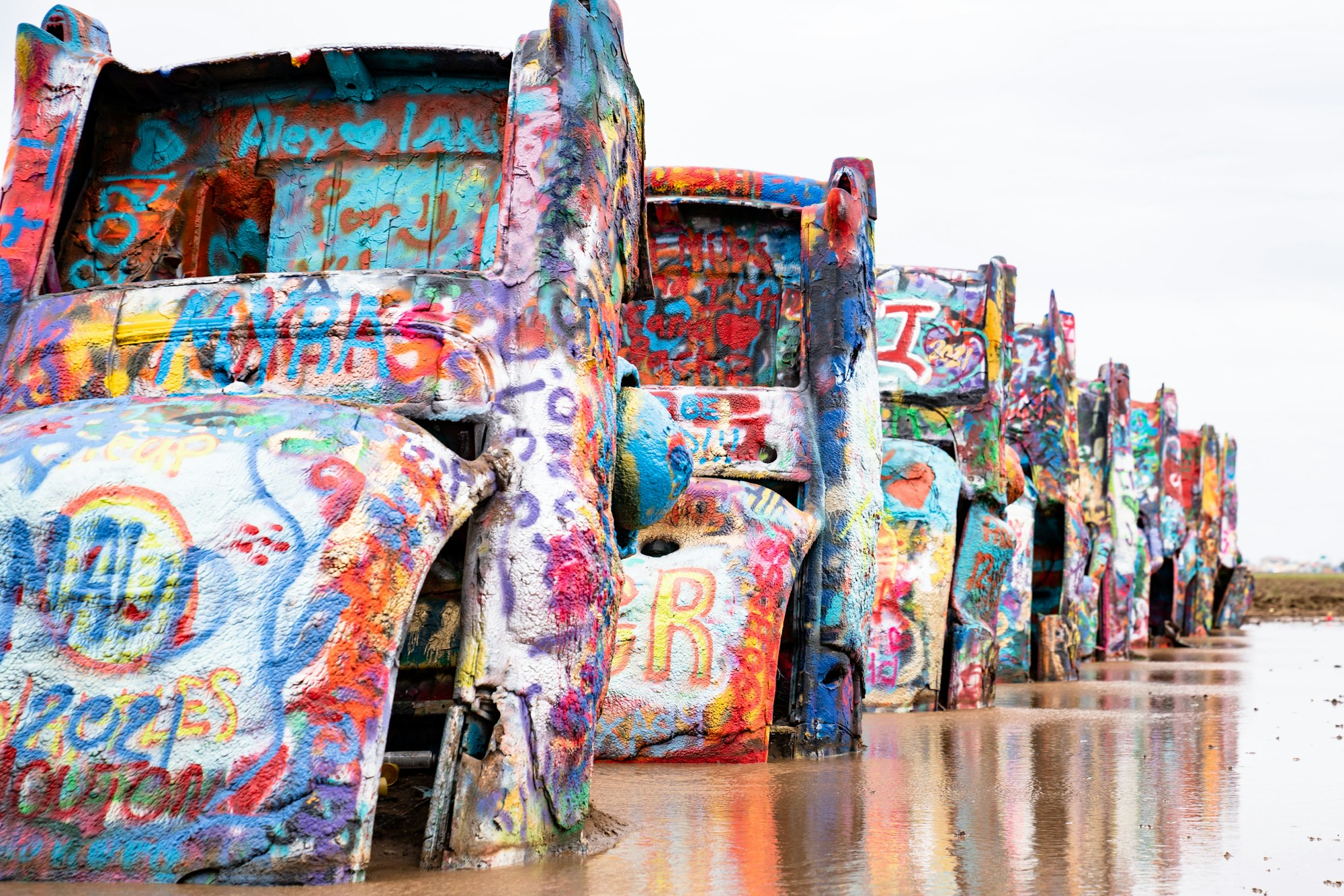 Le Cadillac Ranch à Amarillo, Texas, célèbre installation artistique le long de la Route 66