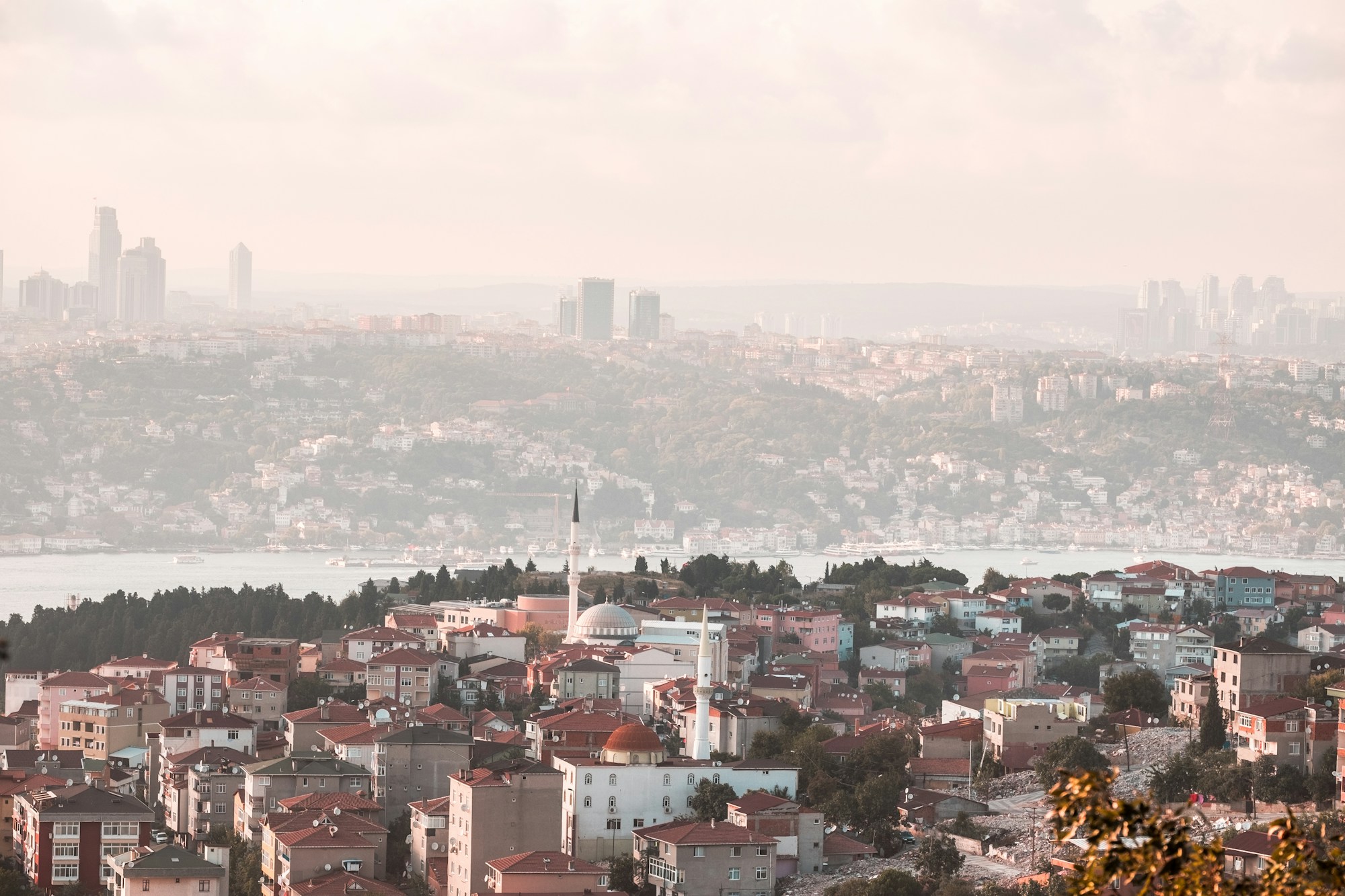 Panoramic view of Istanbul with the Bosphorus and mosques, final destination of the VSOE