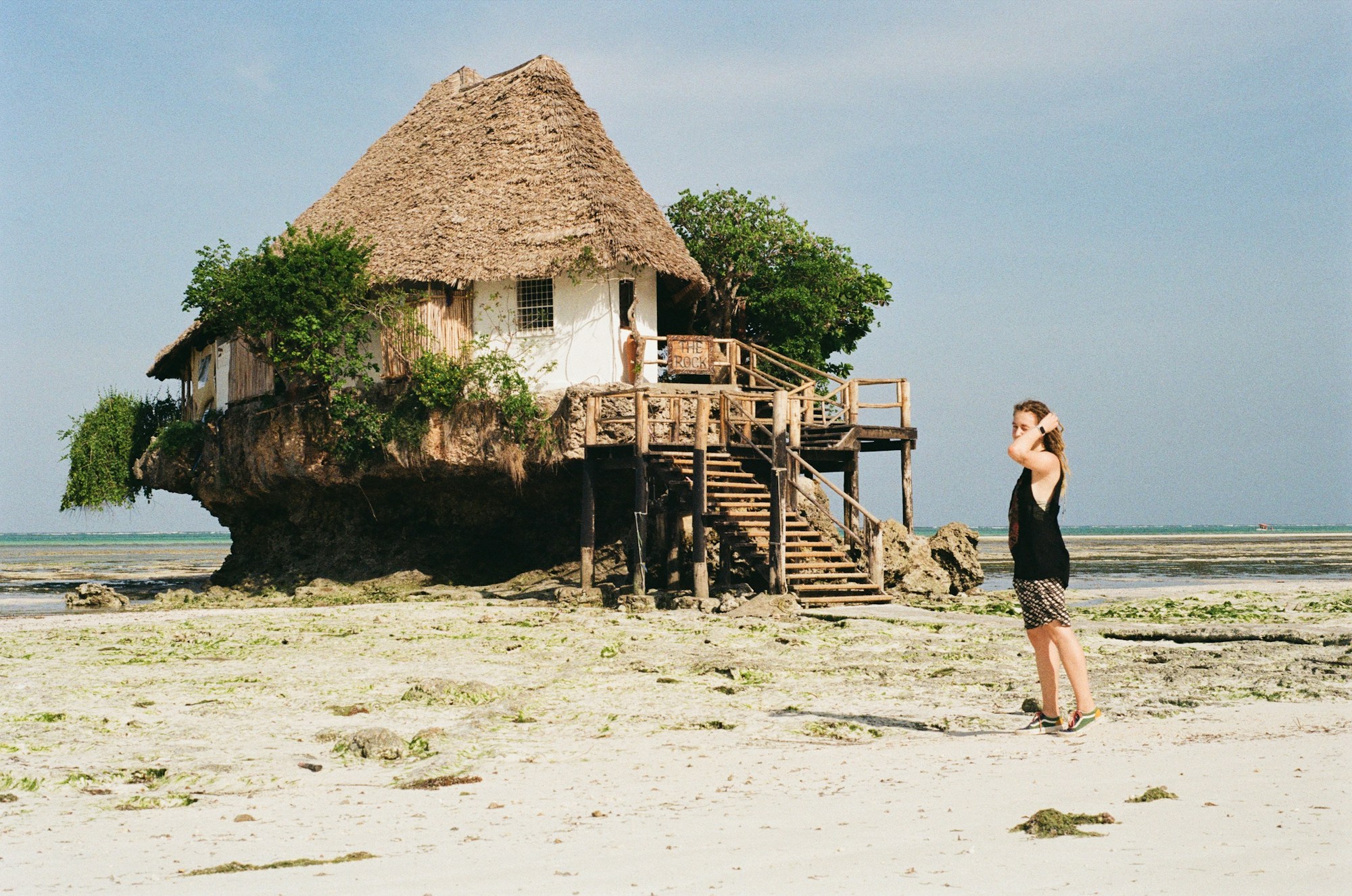 Vue côtière de Zanzibar avec eaux turquoise de l'océan Indien