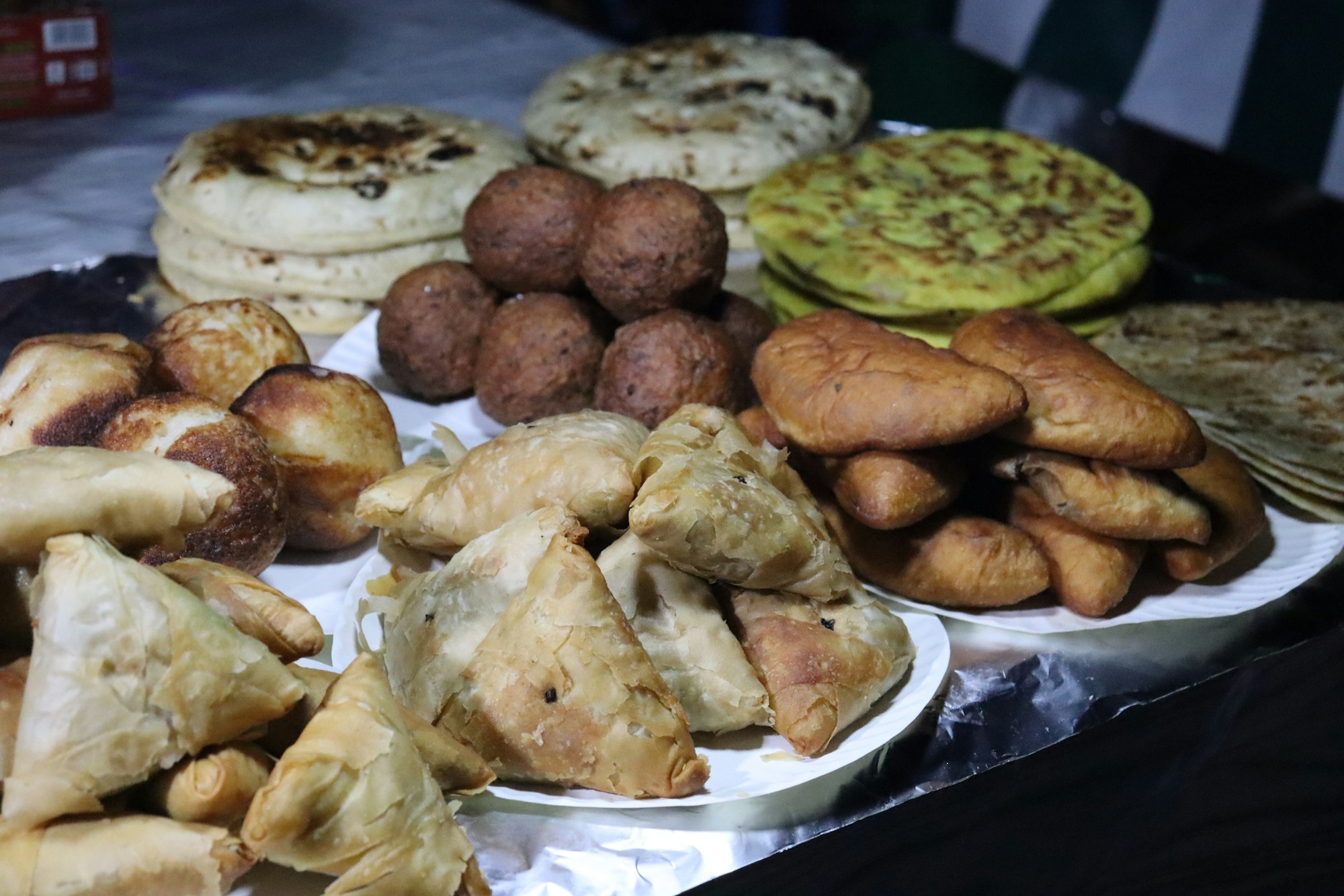 Stands de nourriture au marché nocturne de Forodhani à Zanzibar
