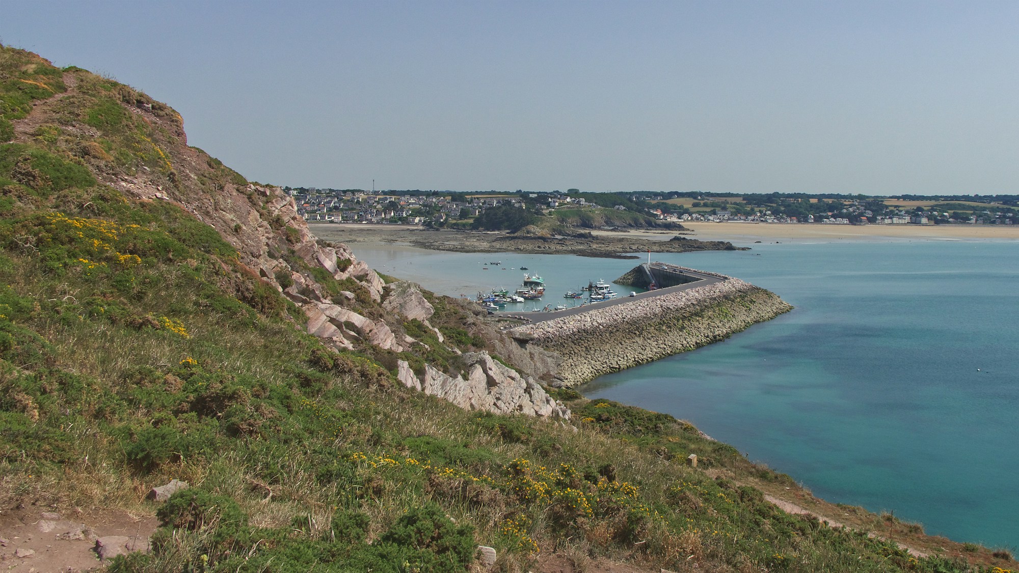 Côte bretonne au Cap d'Erquy, Bretagne, sentier du GR34