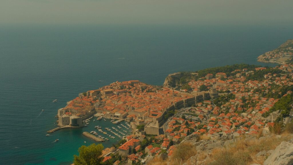 Vue panoramique de Dubrovnik et la côte méditerranéenne
