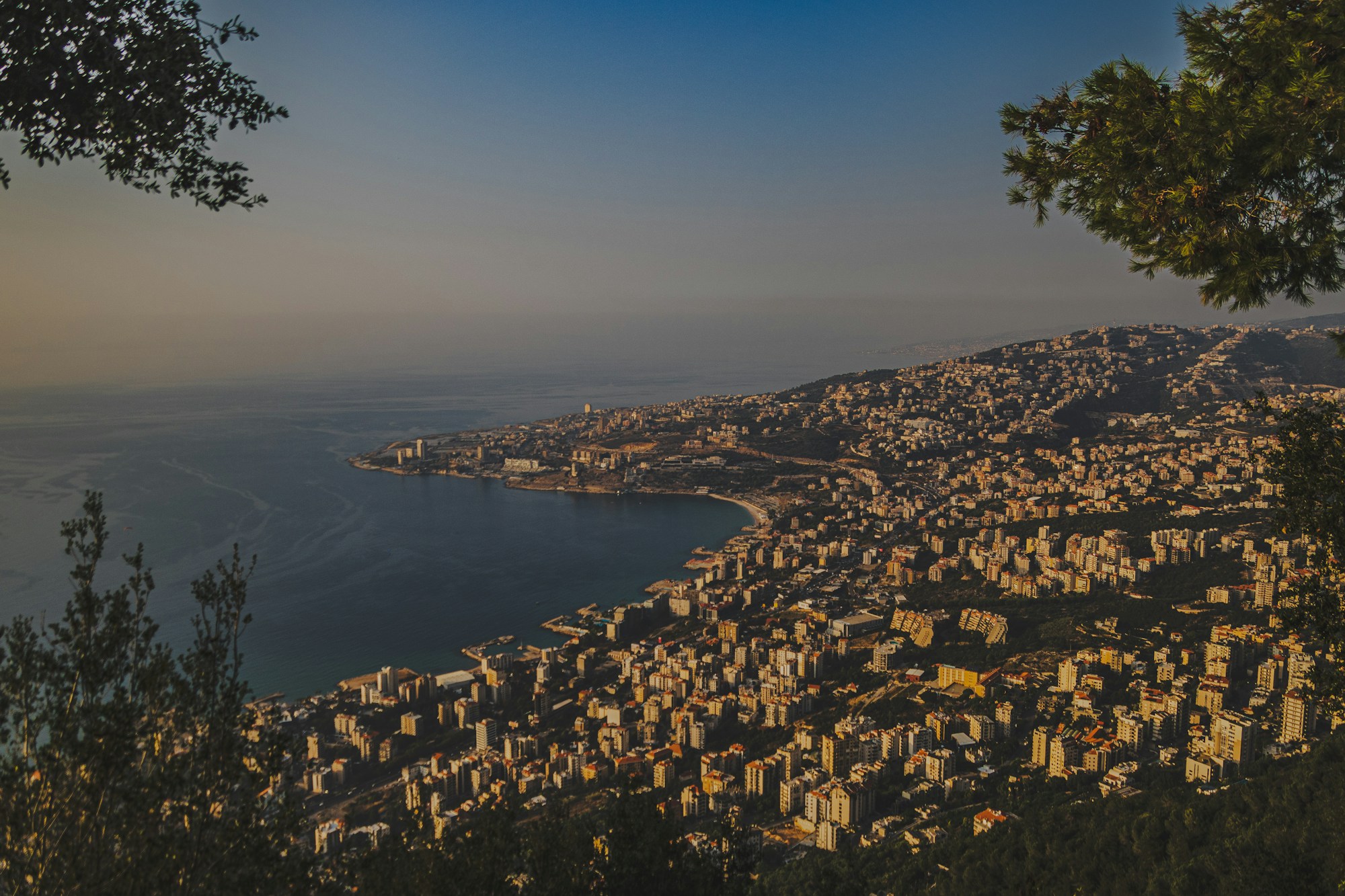 Vista panorámica de Beirut en el Mediterráneo, capital del Líbano