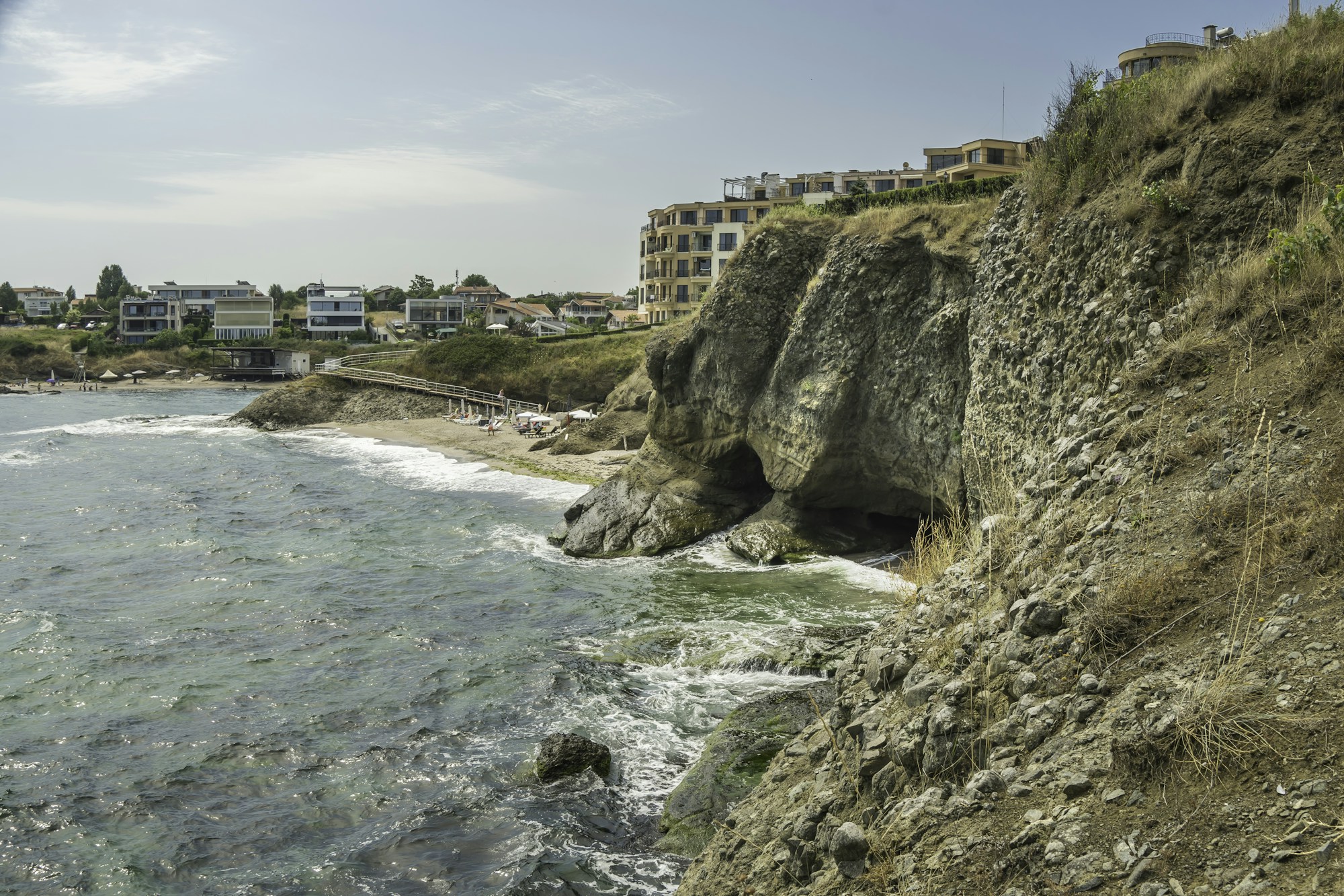 Front de mer et plage sur la côte de la Mer Noire à Lozenets, près de Nessebar et Burgas