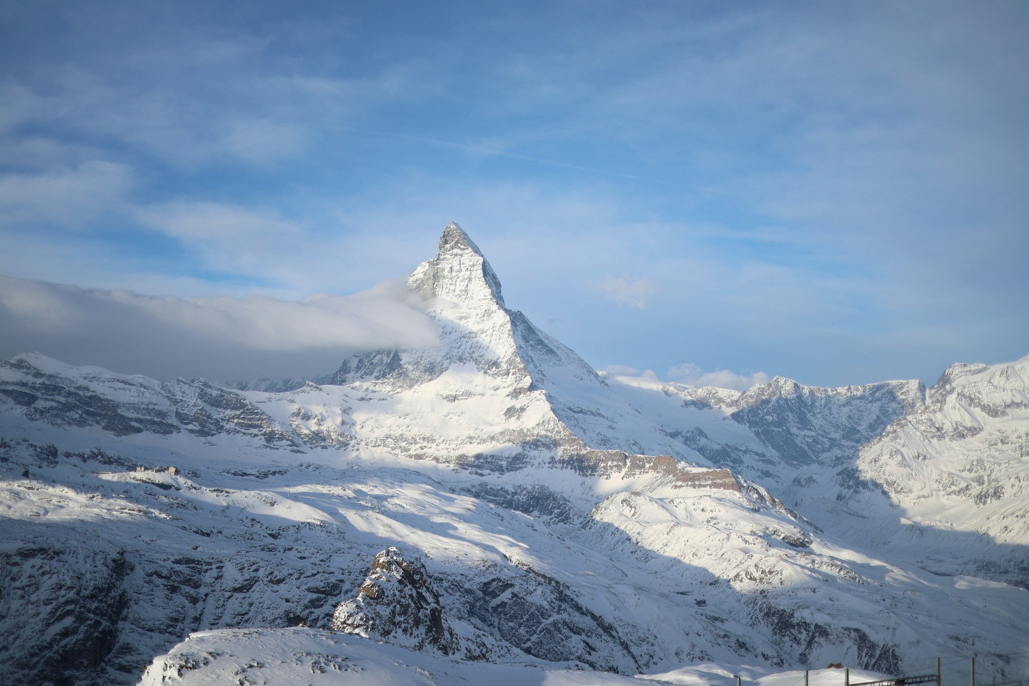 Le Cervin (Matterhorn) dominant le paysage alpin de Zermatt en Suisse