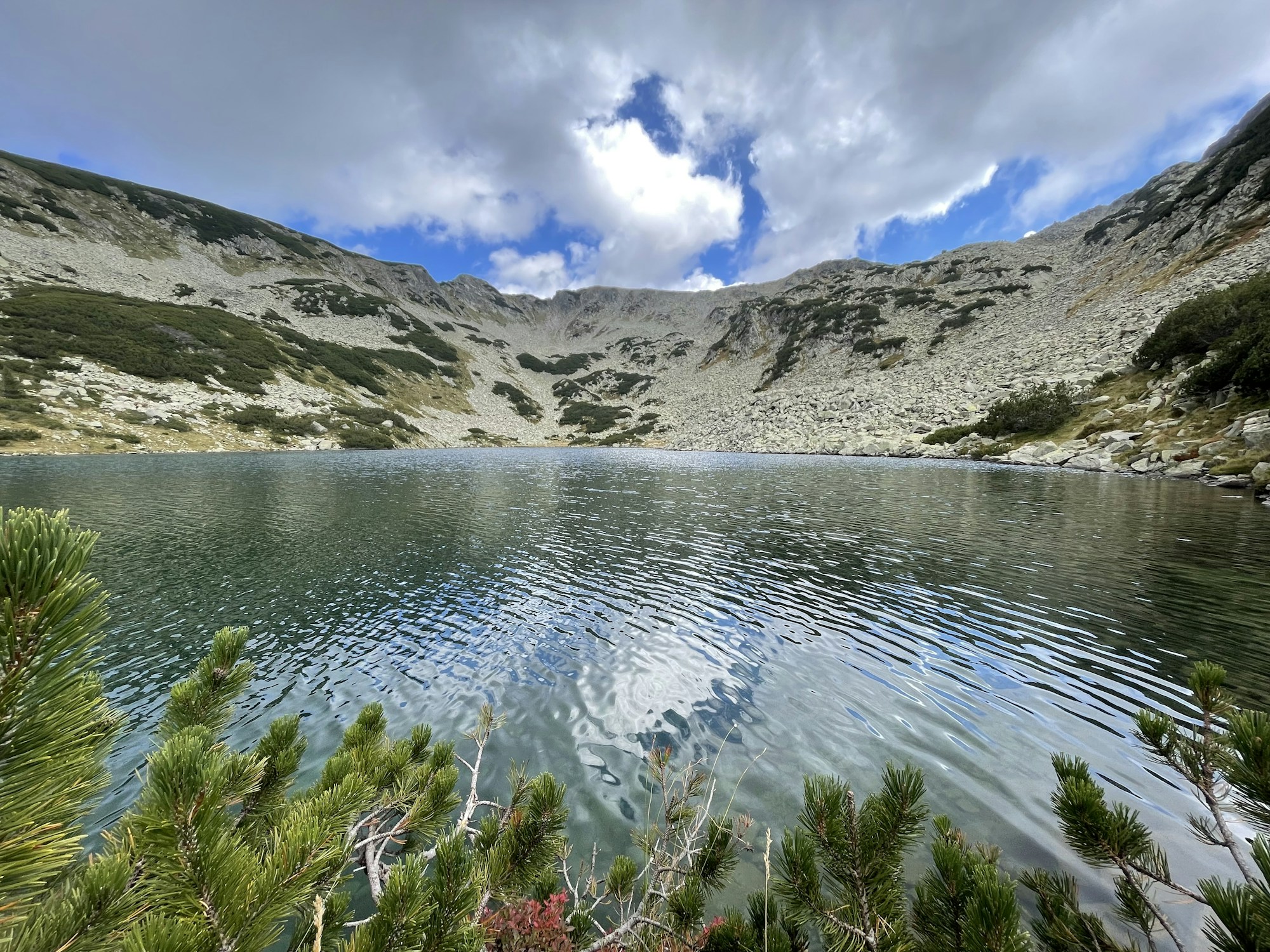 Panoramic view of Bansko, Bulgaria with snow-capped mountains in the background, a coliving destination for digital nomads