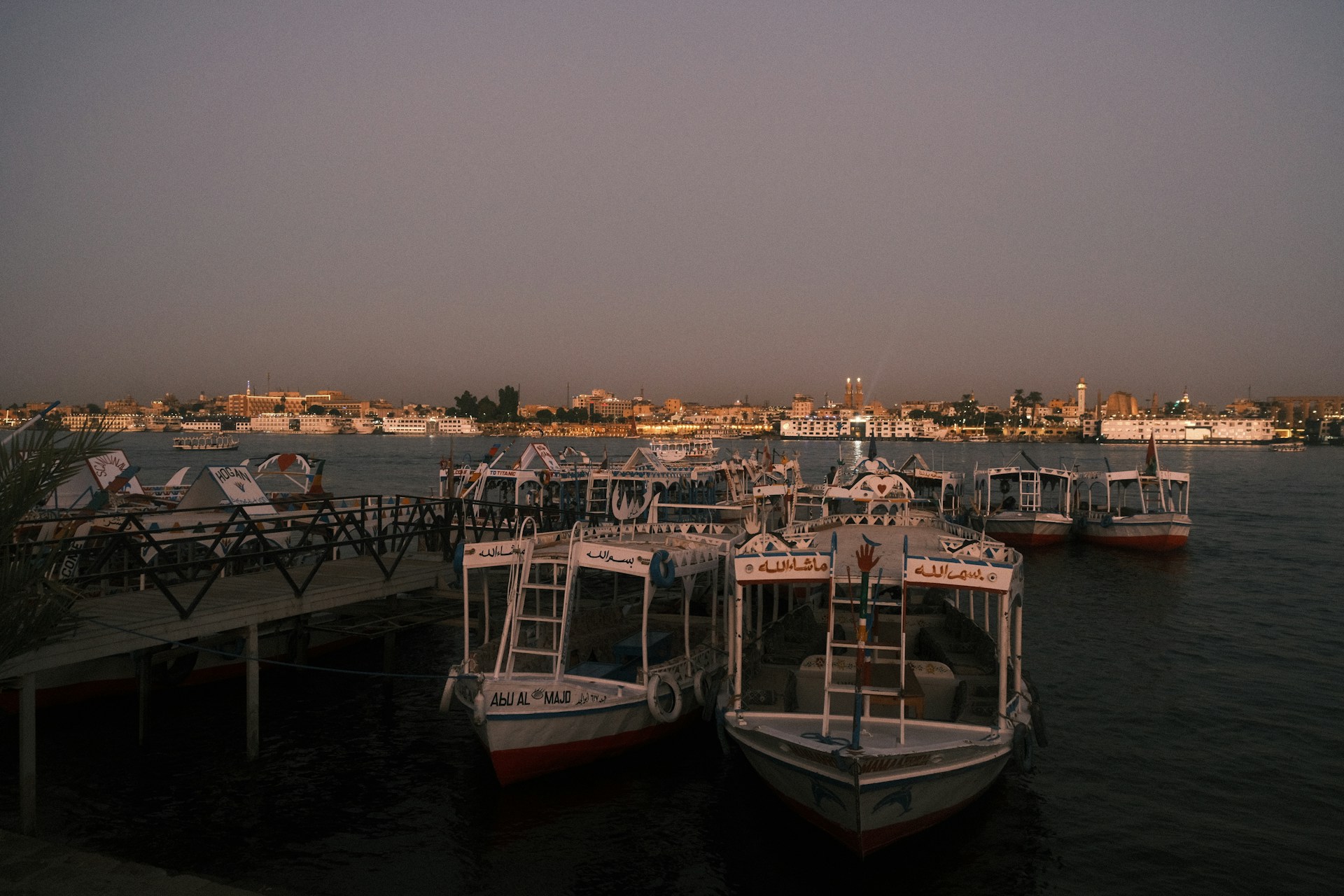 Felouques traditionnelles sur le Nil en Égypte