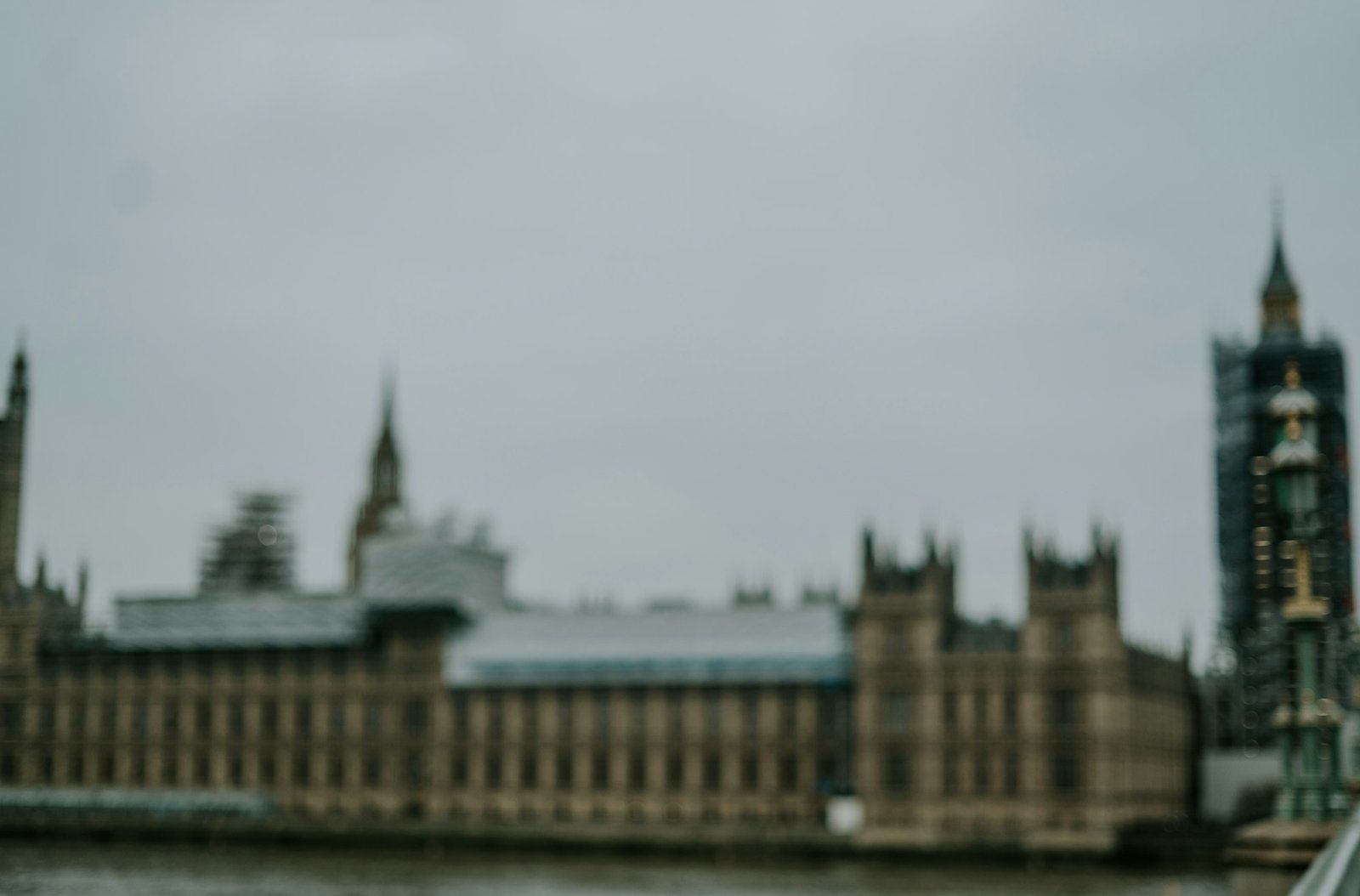 La Torre Elisabetta (Big Ben) a Londra, Regno Unito — simbolo del viaggio oltre la Manica