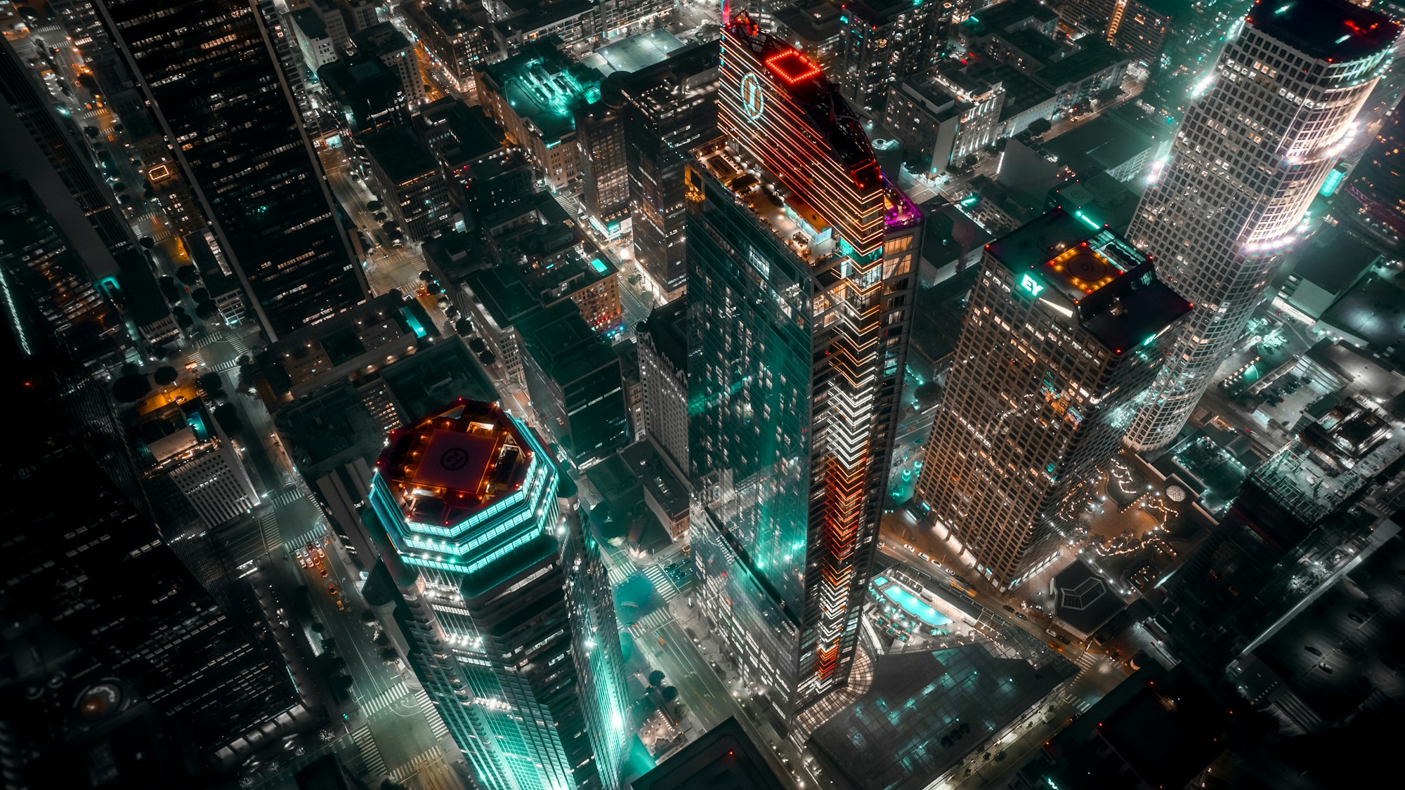 Skyline de Los Ángeles al atardecer, futura ciudad de lanzamiento de los taxis aéreos Archer Aviation