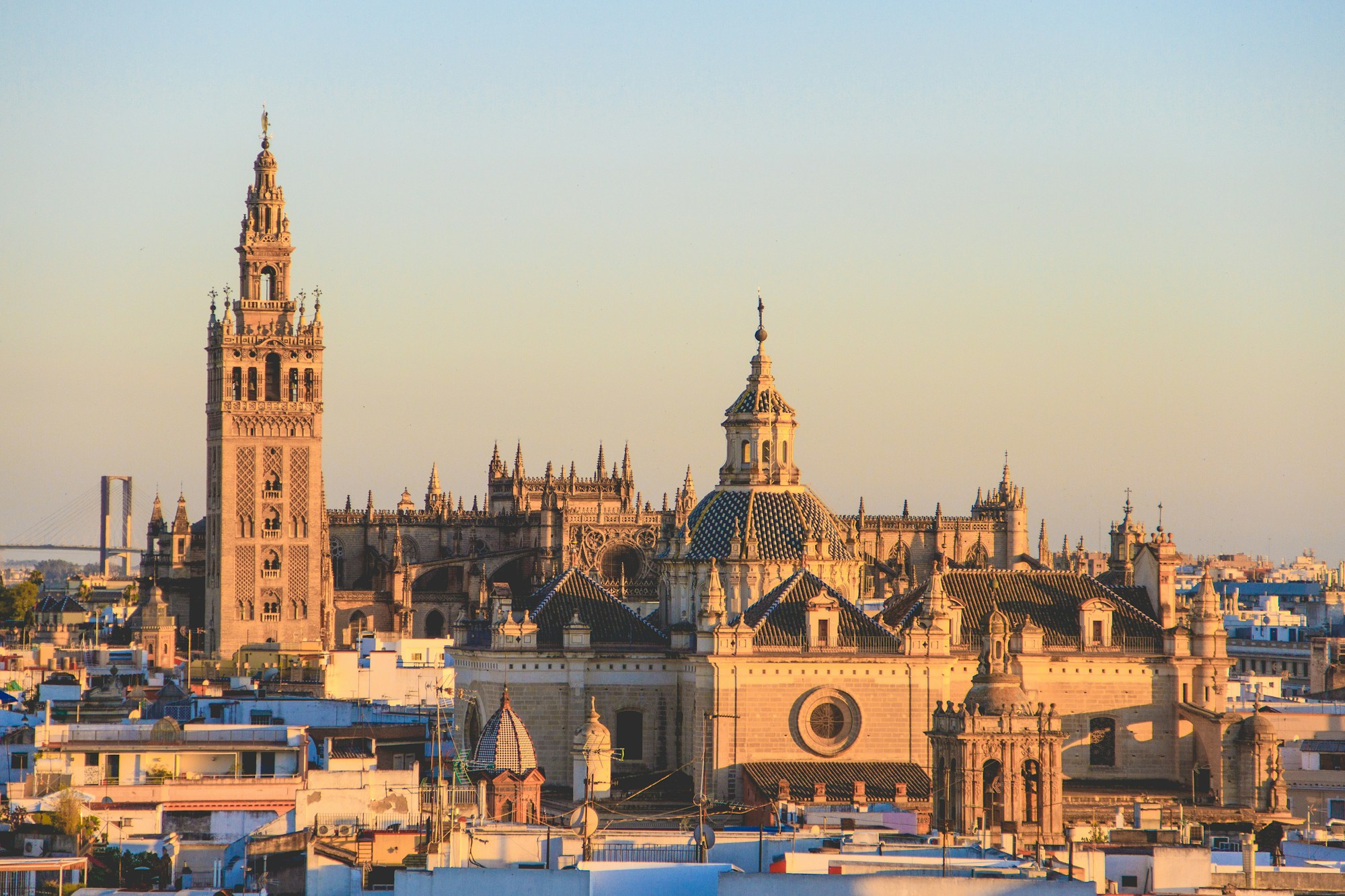 Coucher de soleil sur Séville avec vue sur la Giralda et les toits de la ville