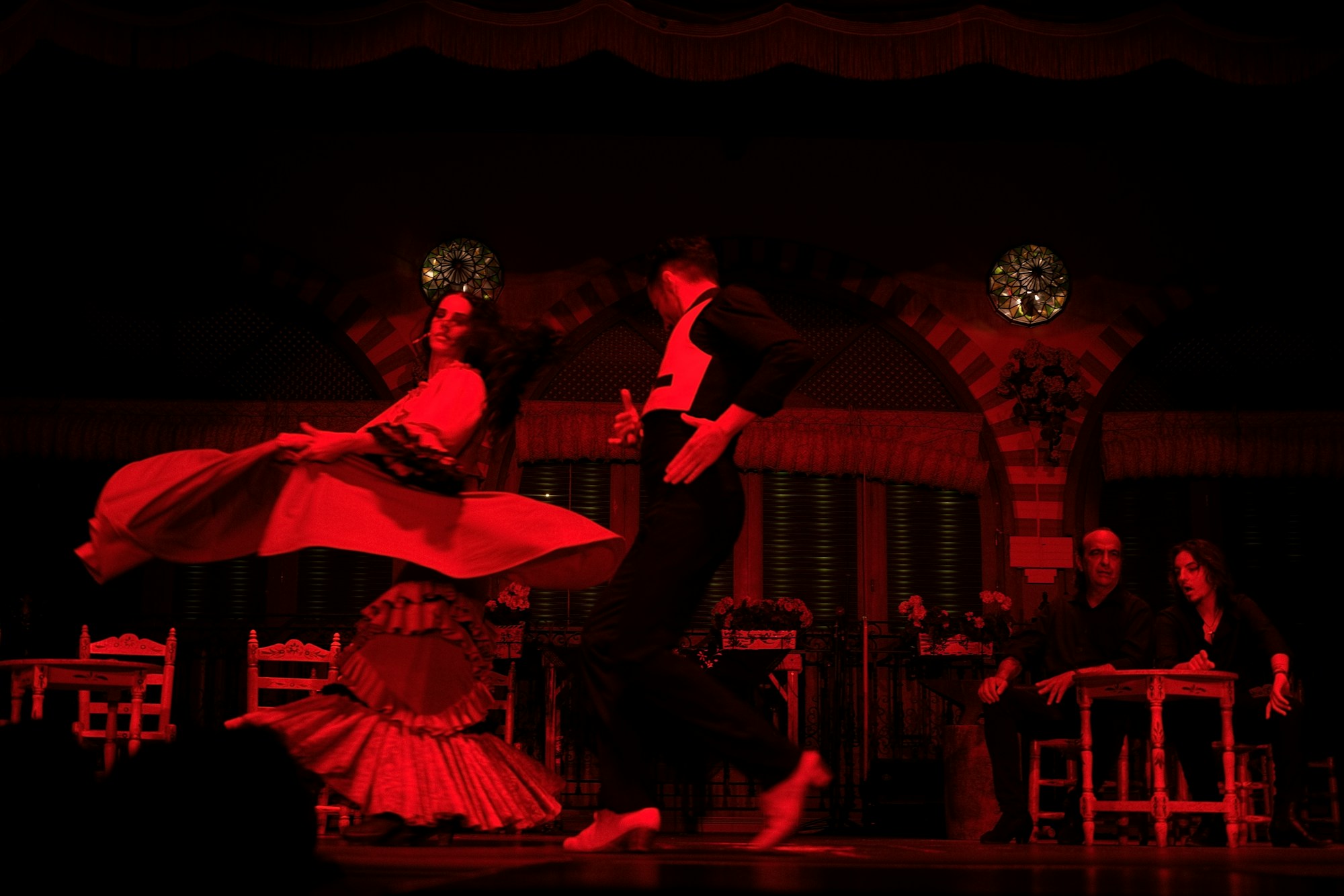 Danseuses de flamenco en robes traditionnelles à Séville