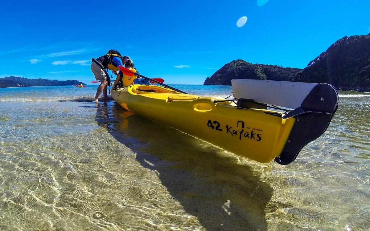 Abel Tasman Kayak & Coastal Walk – Marahau, Abel Tasman, Nouvelle-Zélande (photo 1)