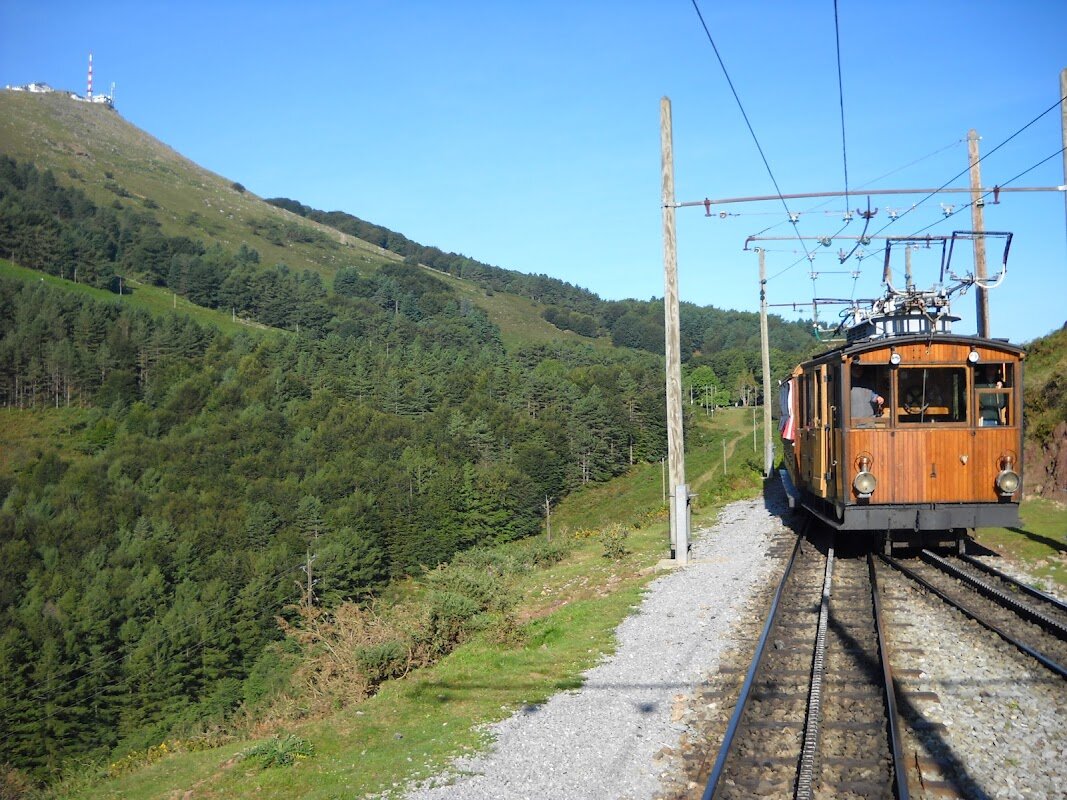 Ascension de La Rhune en train à crémaillère – Petit Train de la Rhune, Col de Saint Ignace, 64310 Sare (photo 1)