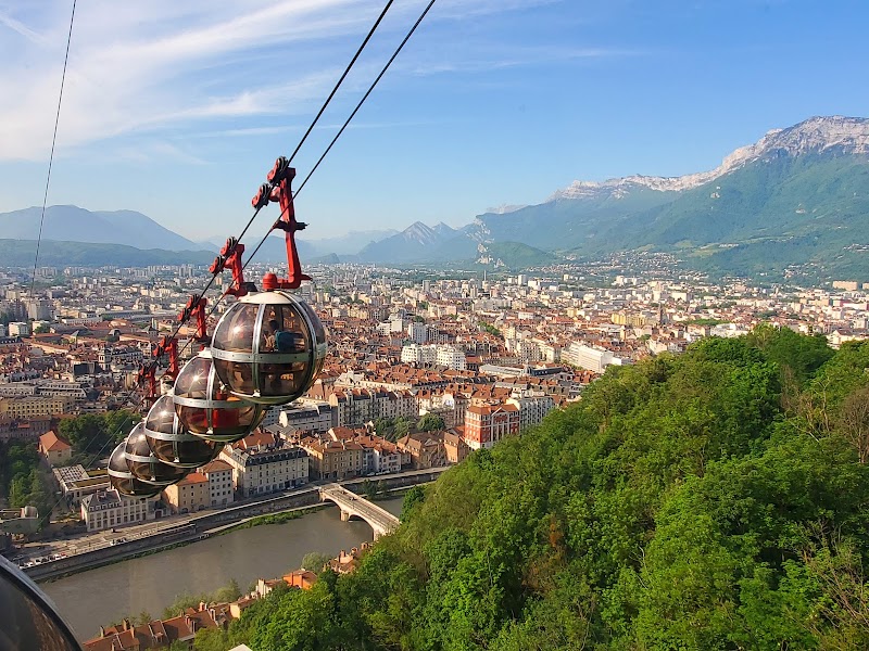 Ascension en Téléphérique de la Bastille – Quai Stéphane Jay, 38000 Grenoble (photo 2)