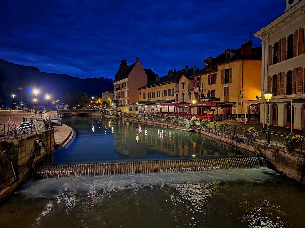 Auberge de Savoie – 1 Place Saint-François de Sales, 74000 Annecy (photo 1)