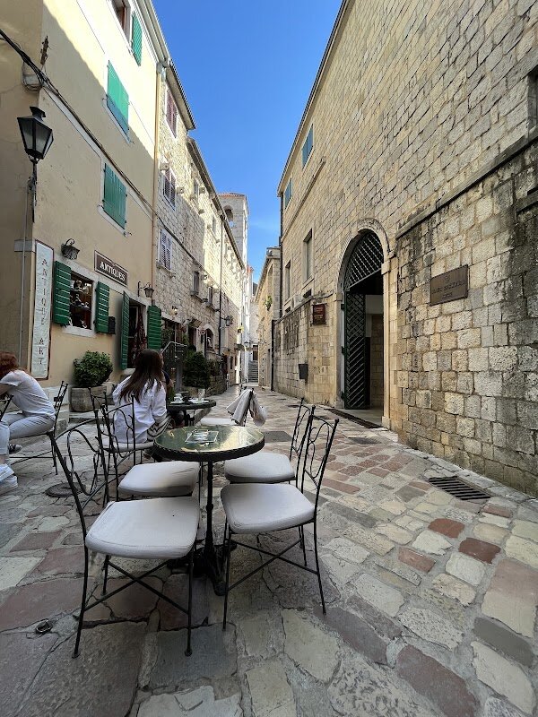 Bandiera Café – Old Town Kotor (photo 1)