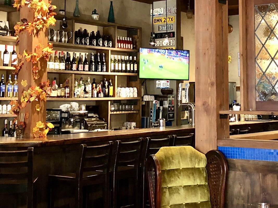 Burgoo – 3 Lonsdale Avenue, North Vancouver (photo 1)