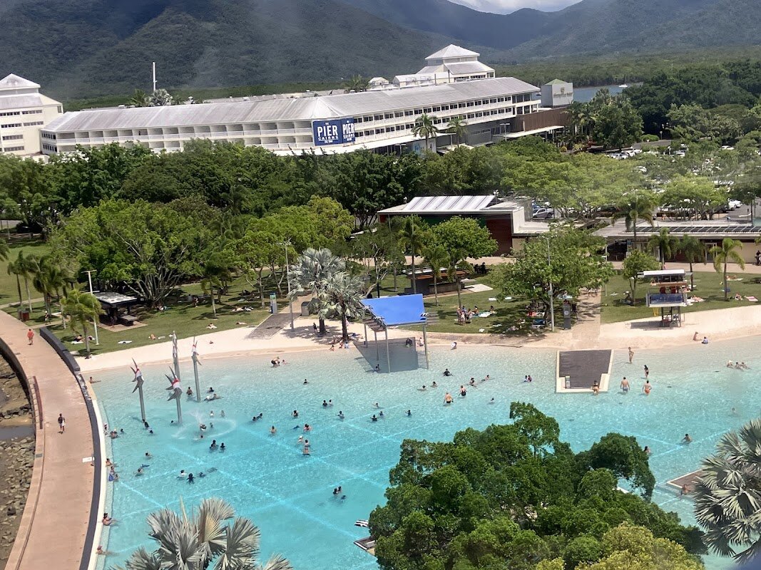 Cairns Lagoon - Free Public Swimming – Cairns Esplanade, QLD, Australie (photo 1)